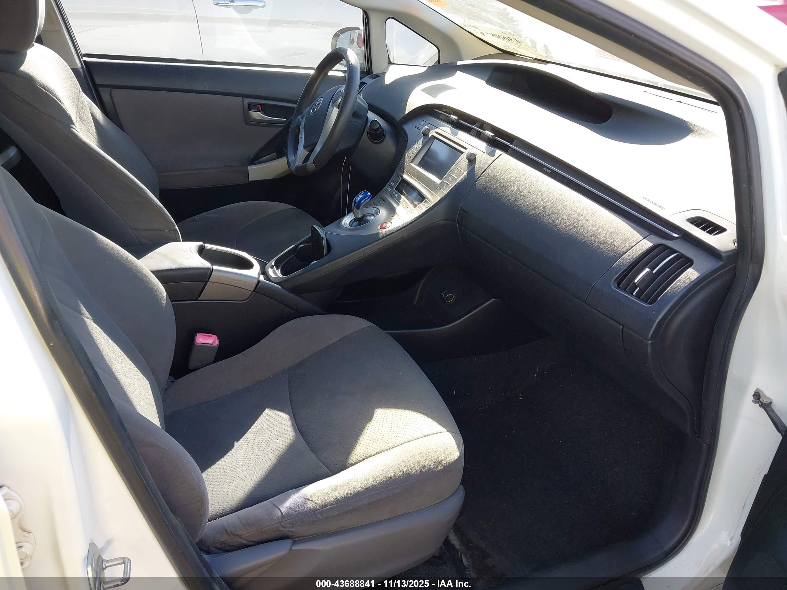 TOYOTA PRIUS image 5