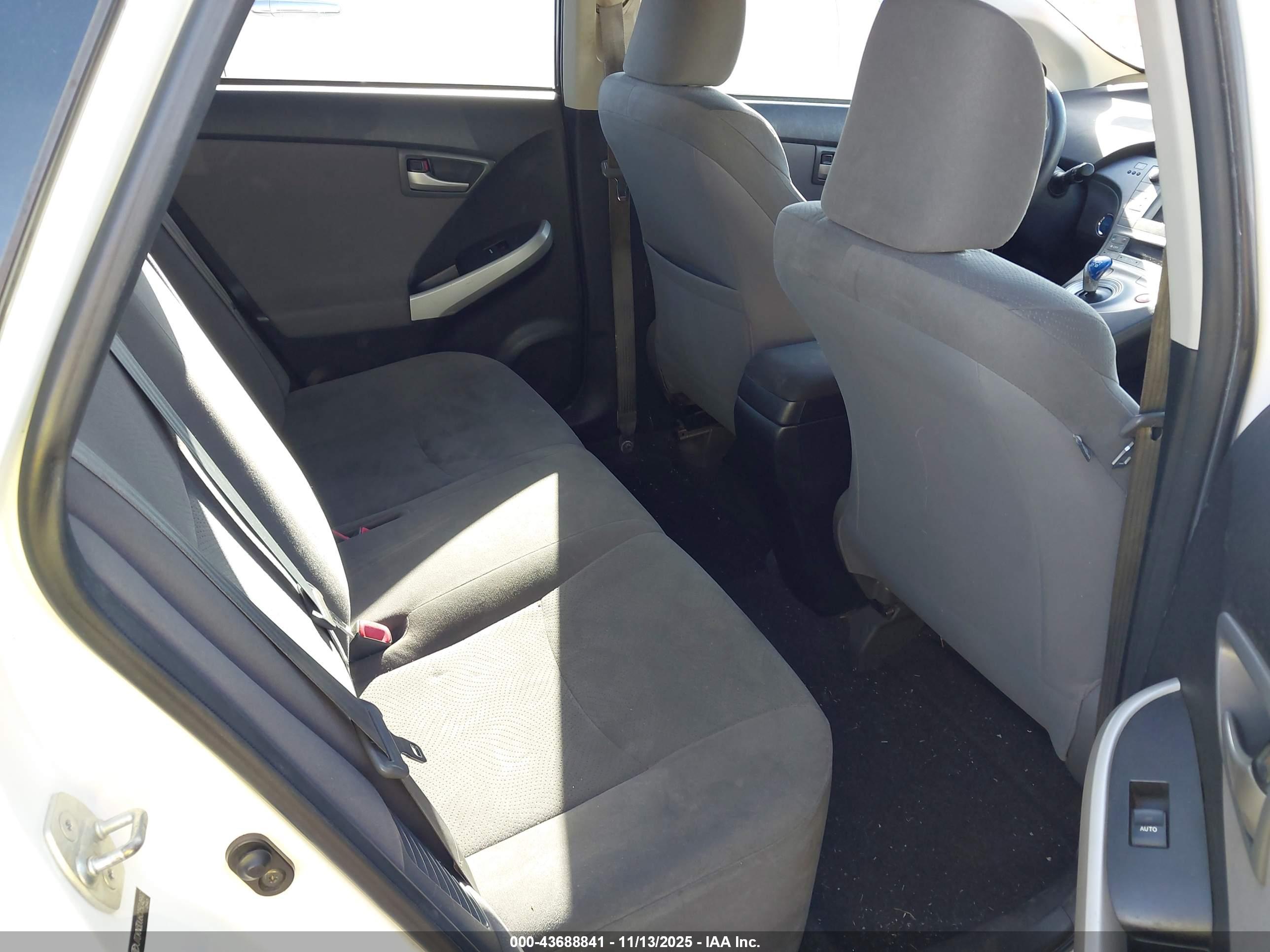 TOYOTA PRIUS image 8