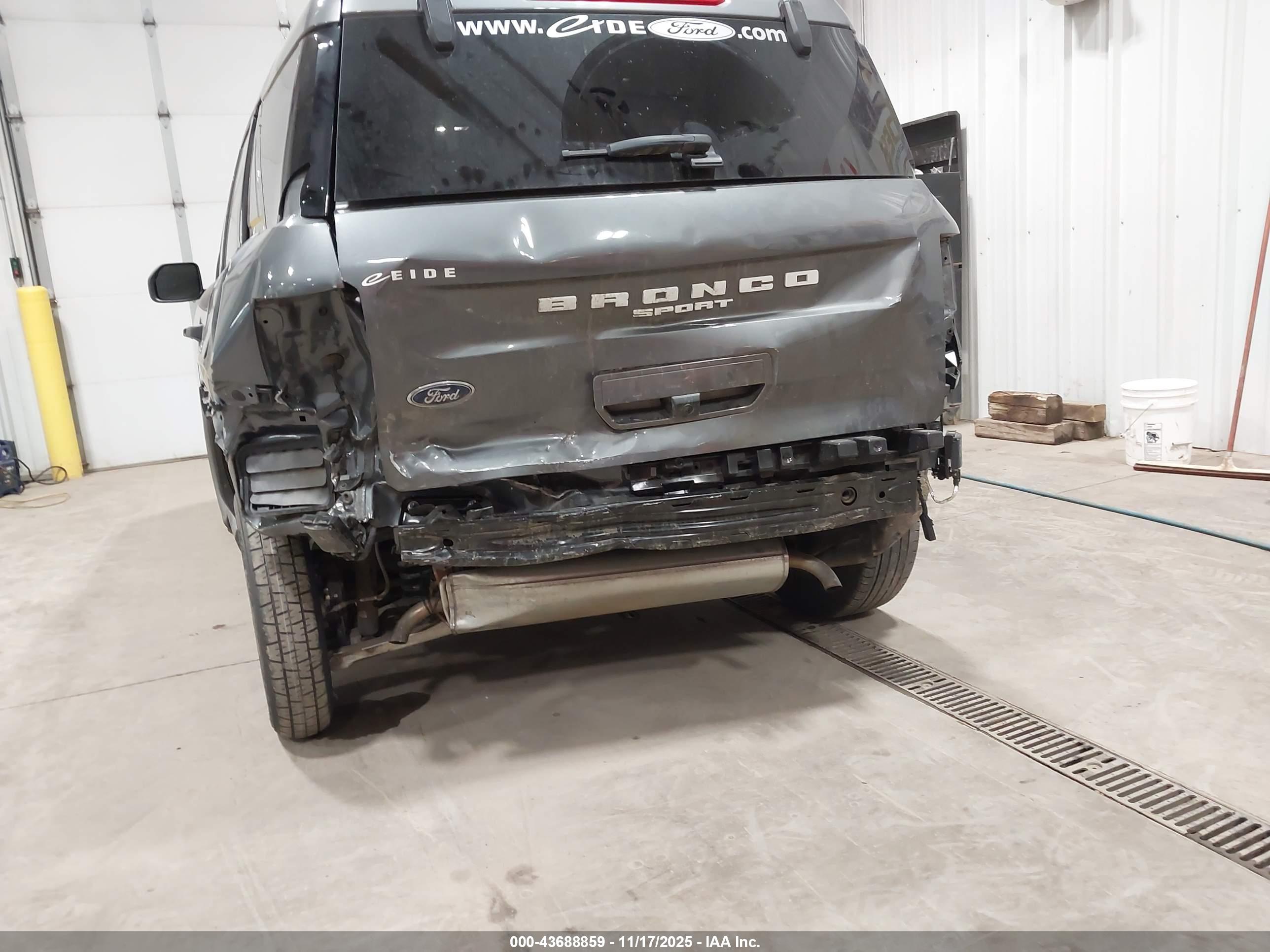 FORD BRONCO image 6