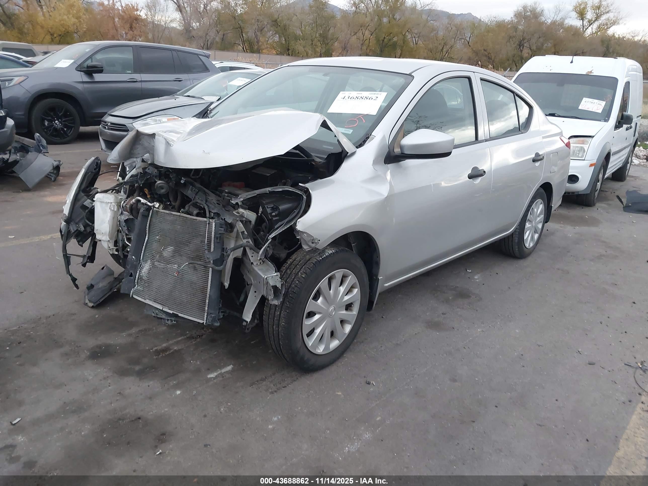 NISSAN VERSA image 2