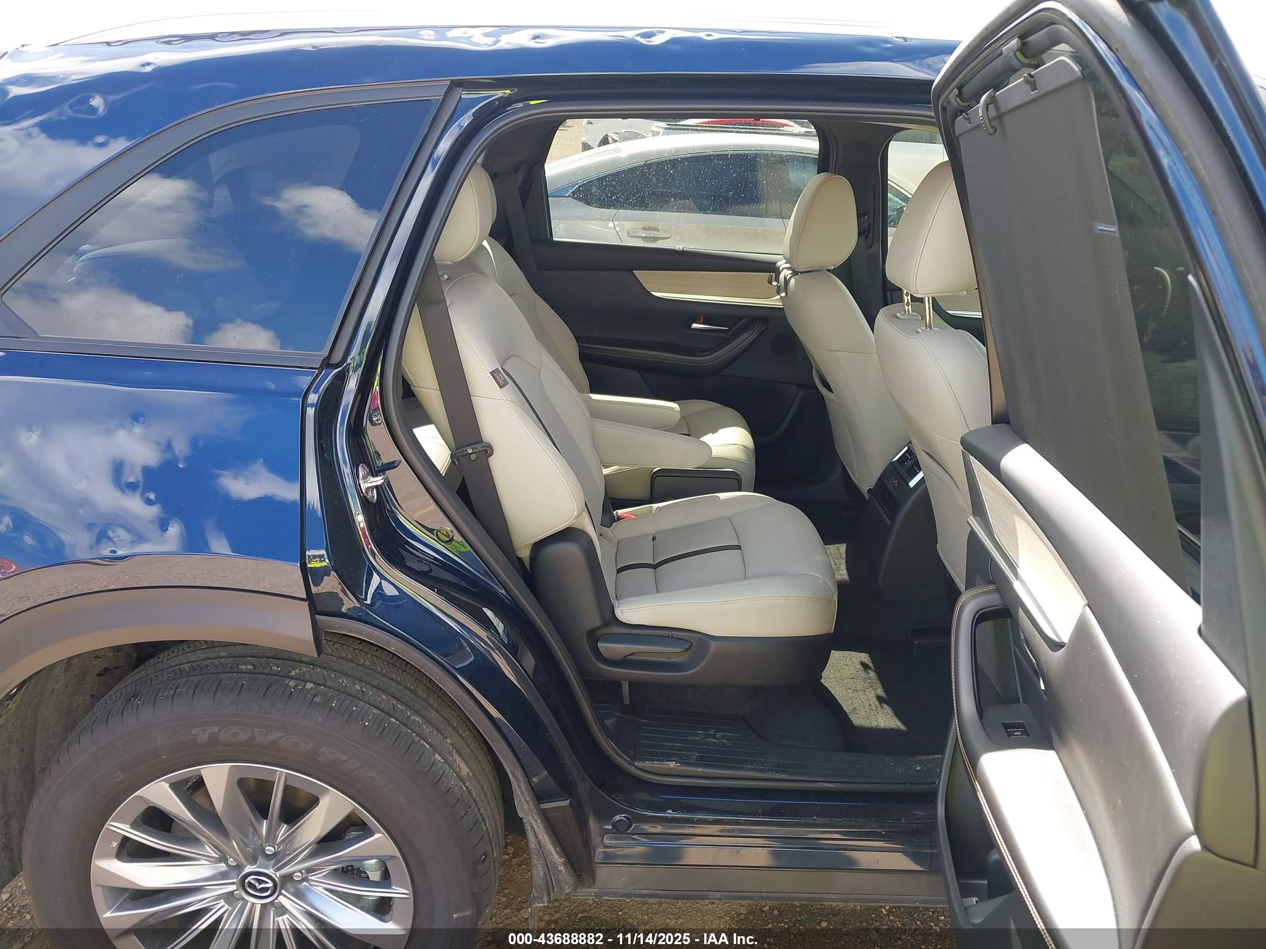 MAZDA CX-90 image 8