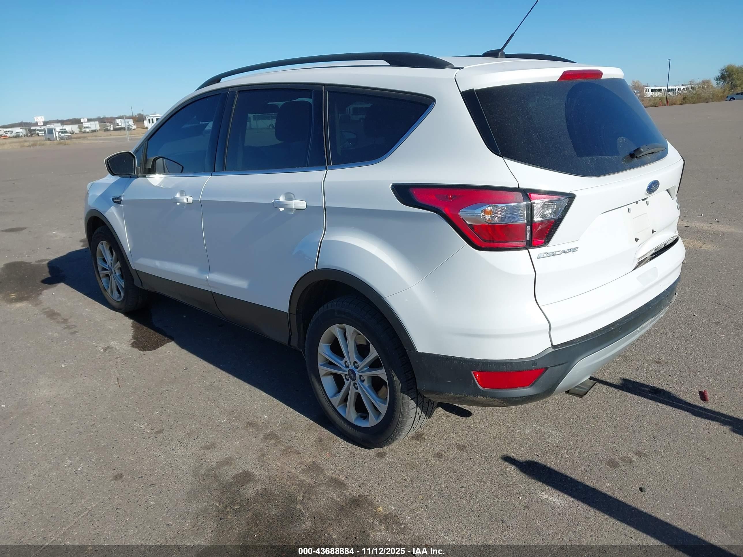 FORD ESCAPE image 3