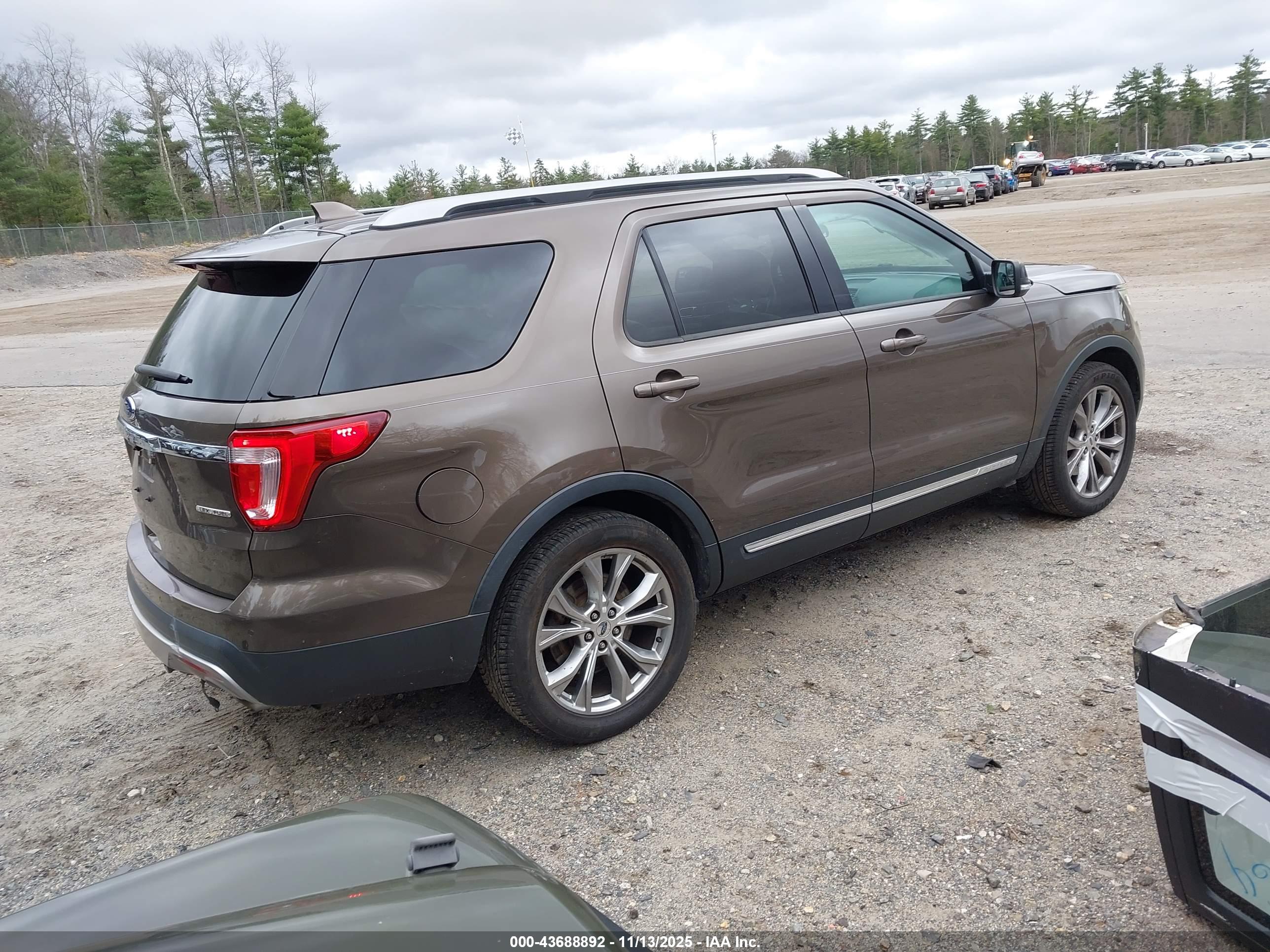 FORD EXPLORER image 4