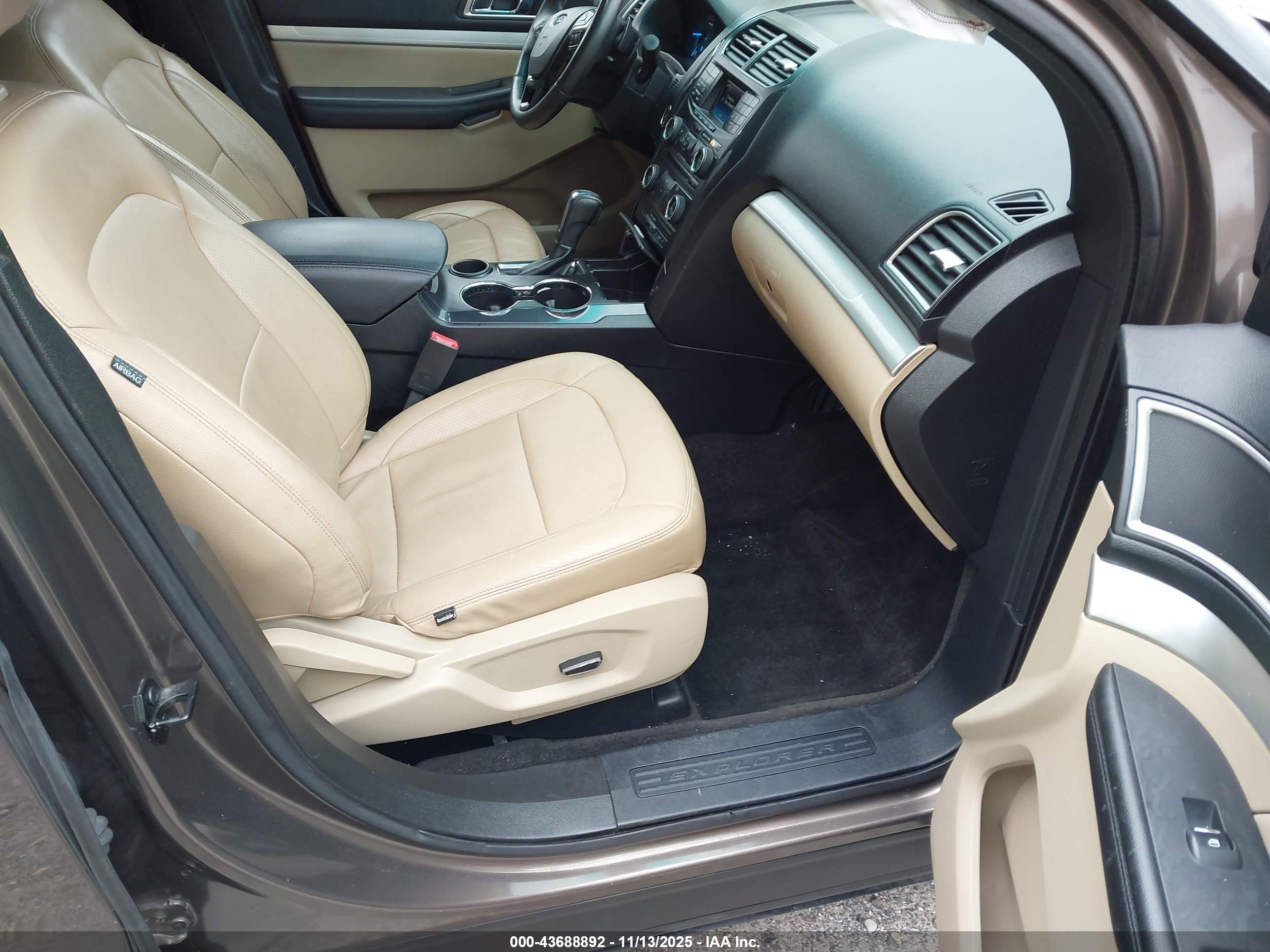 FORD EXPLORER image 5