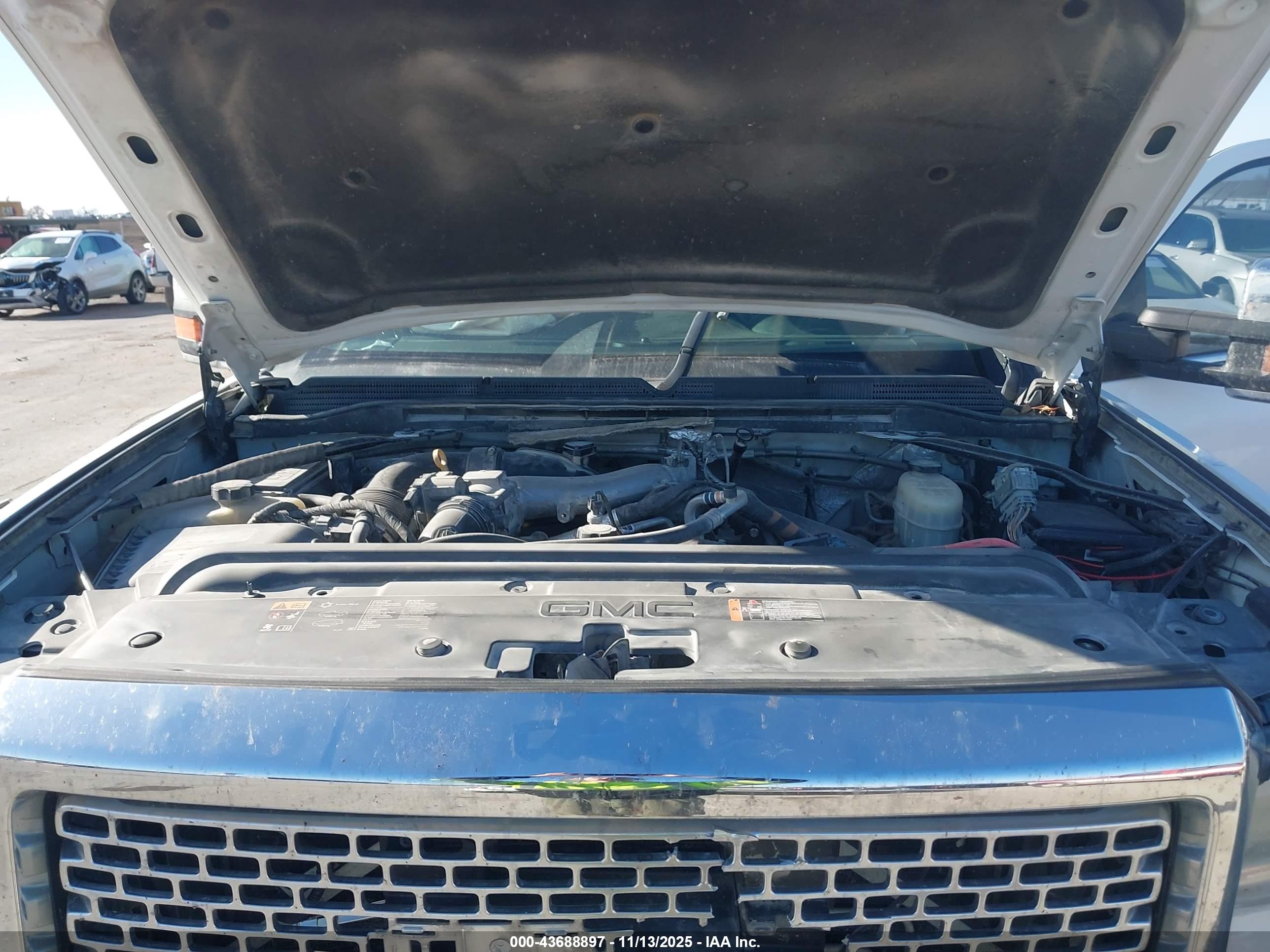 GMC SIERRA image 10