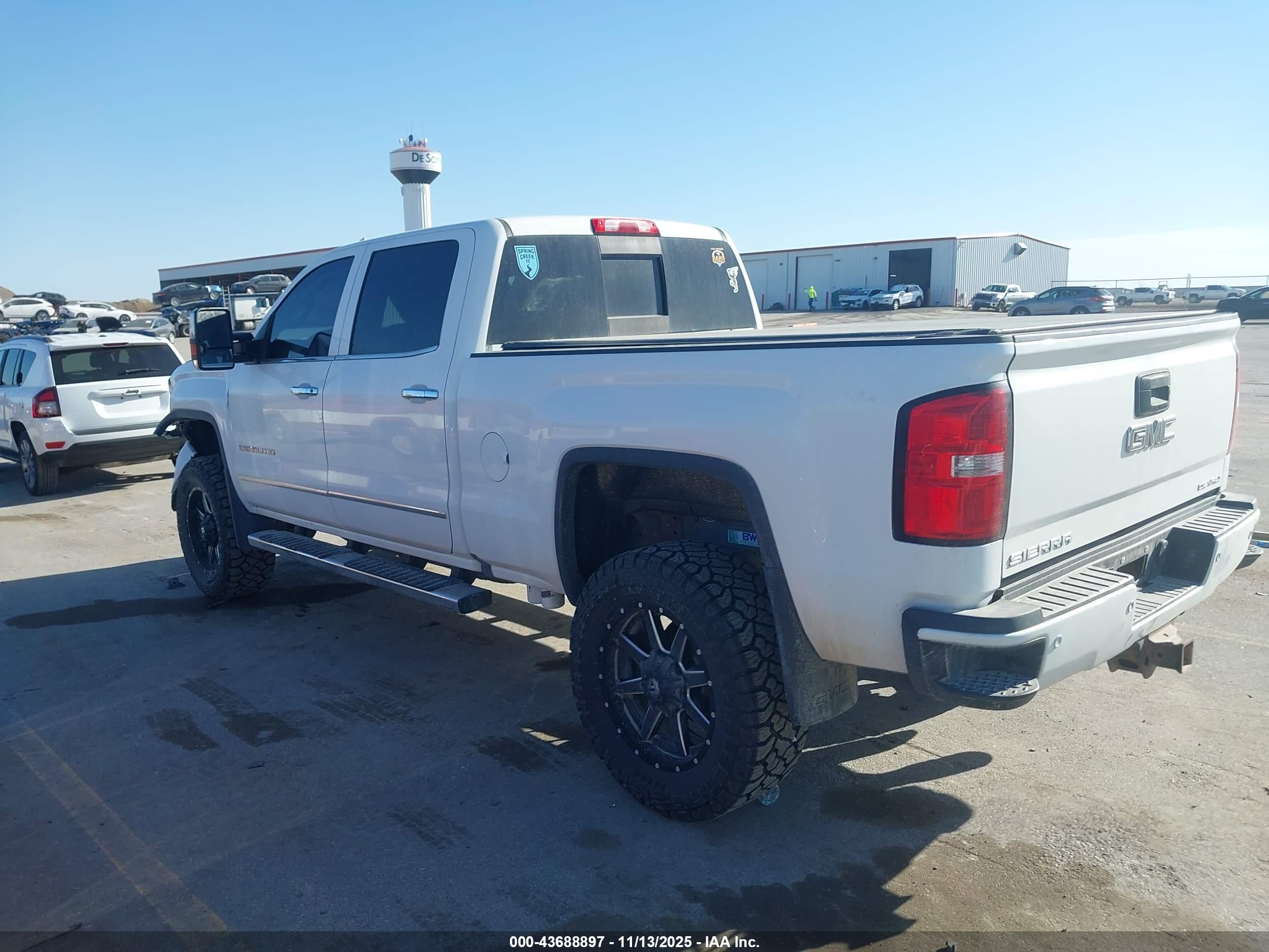 GMC SIERRA image 3