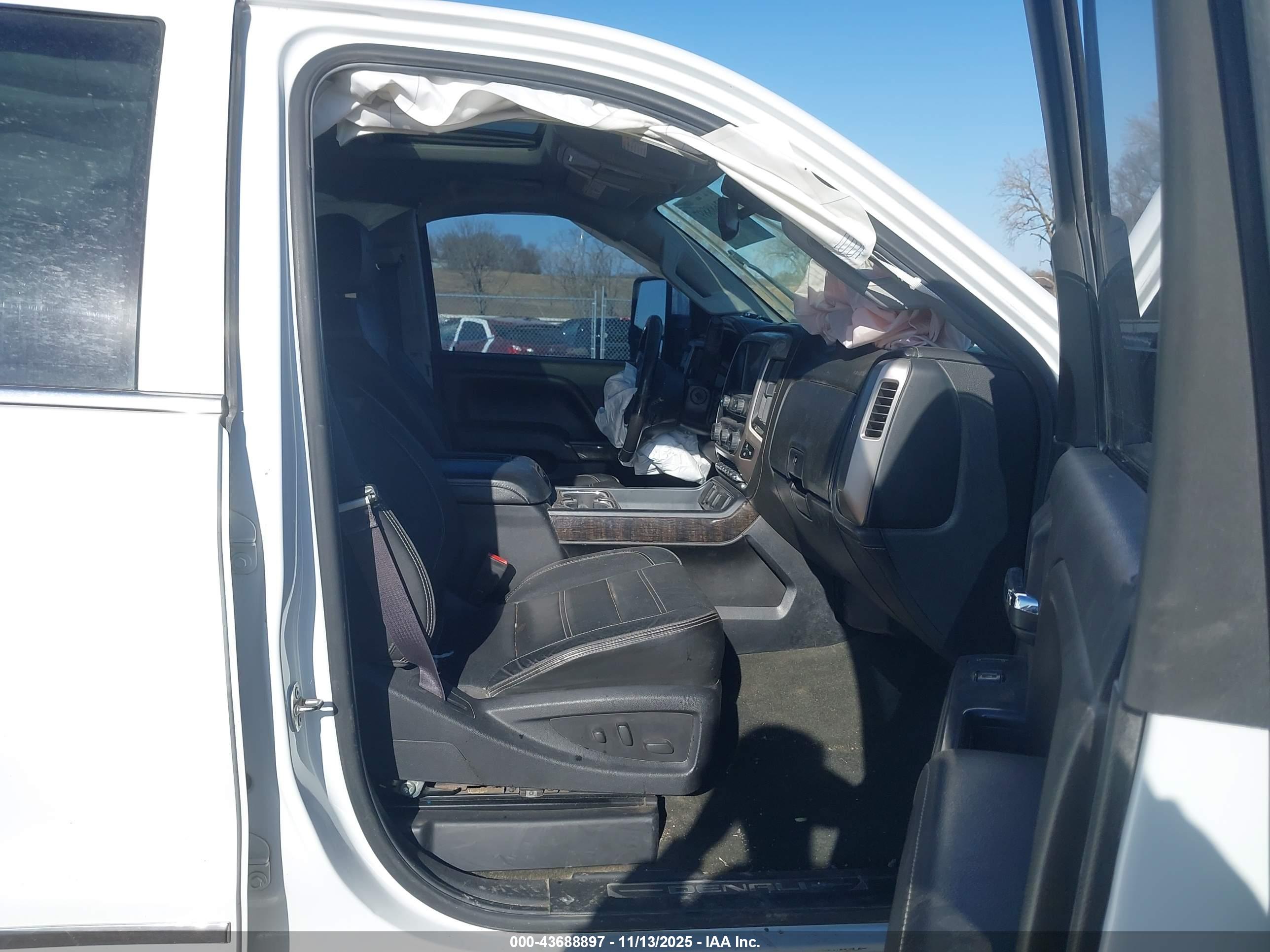 GMC SIERRA image 5