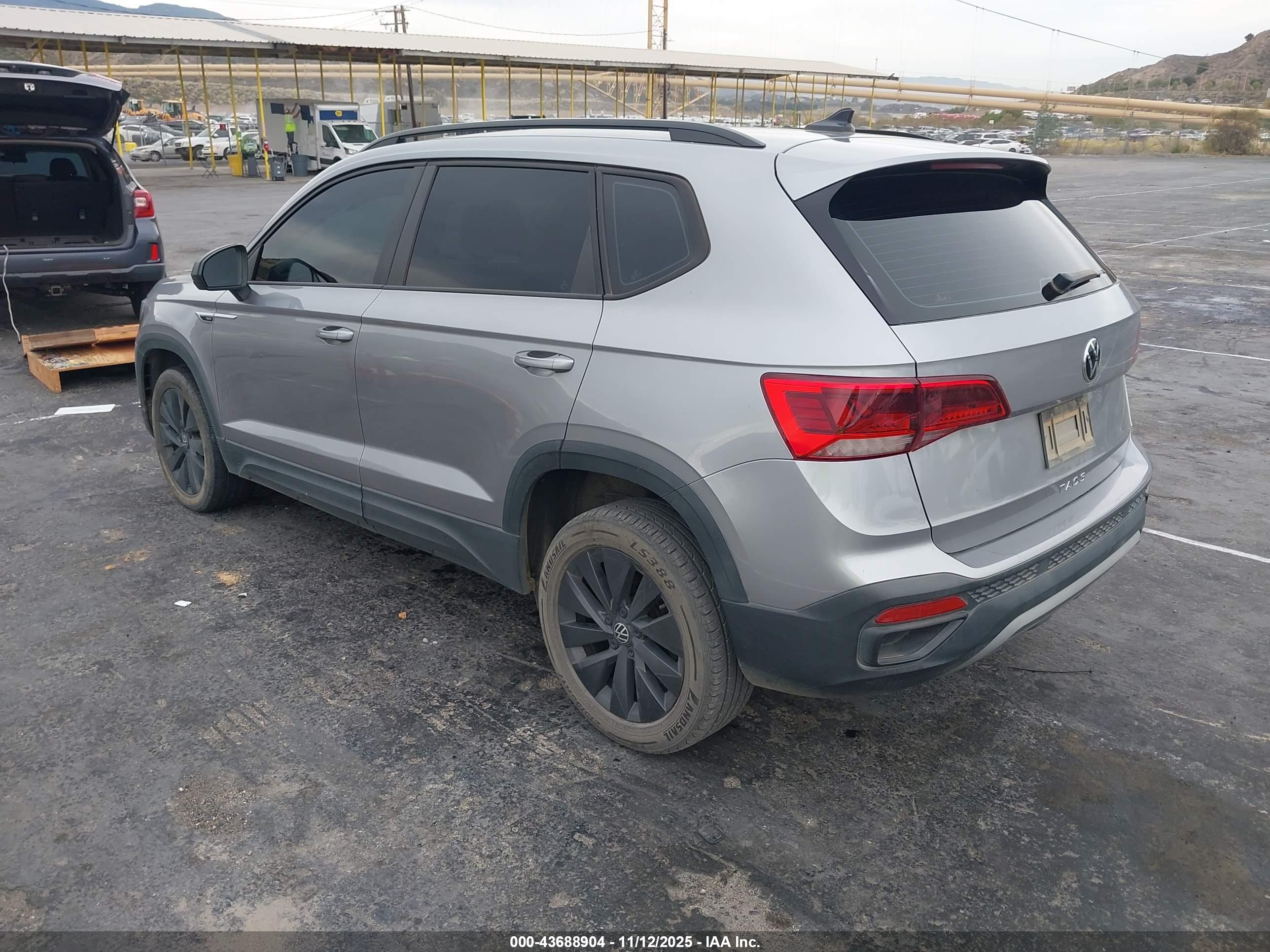 VOLKSWAGEN TAOS image 3