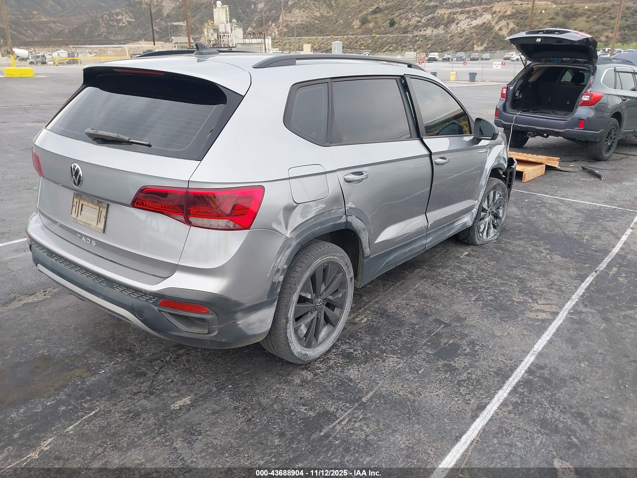 VOLKSWAGEN TAOS image 4