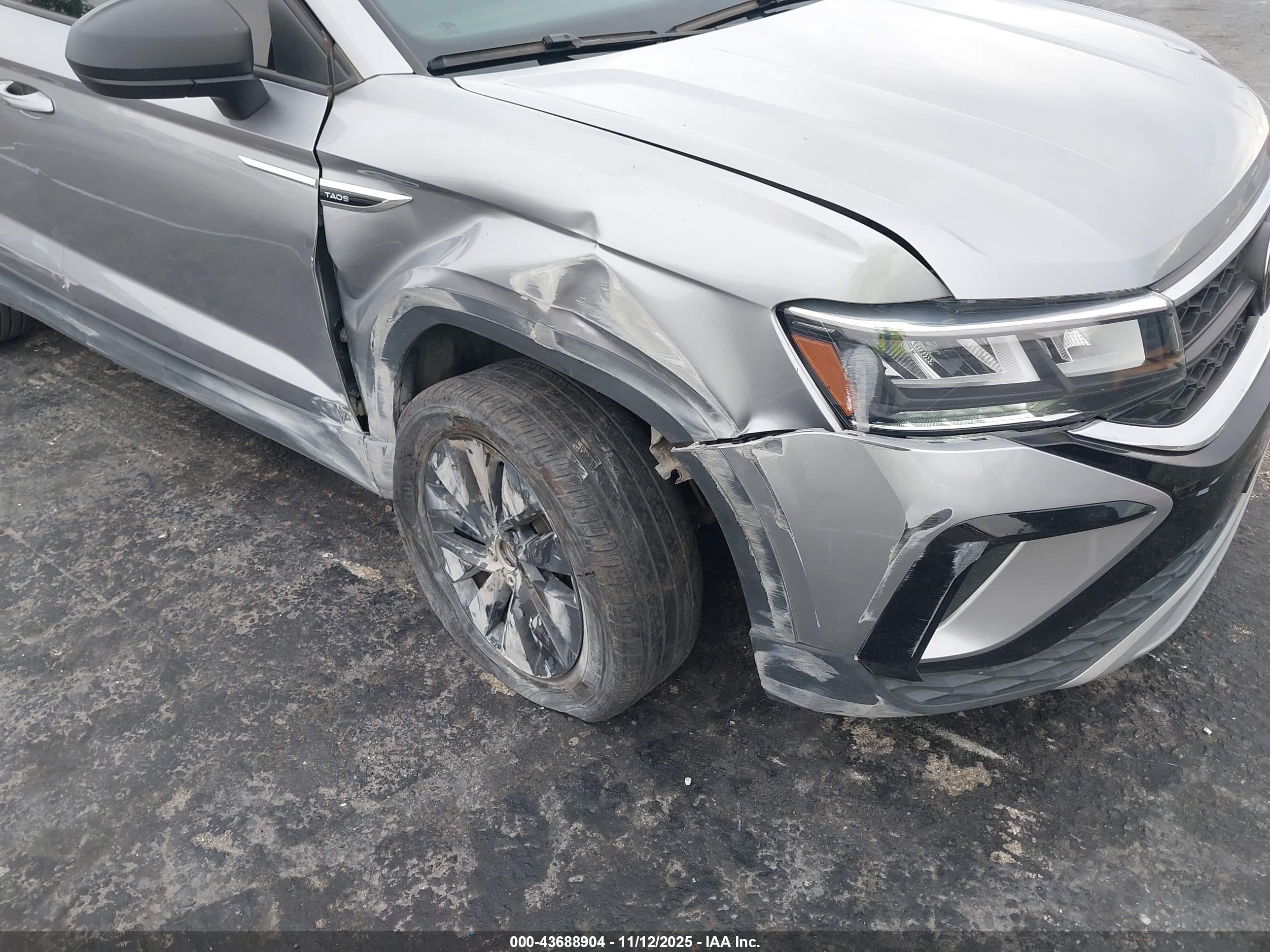 VOLKSWAGEN TAOS image 6