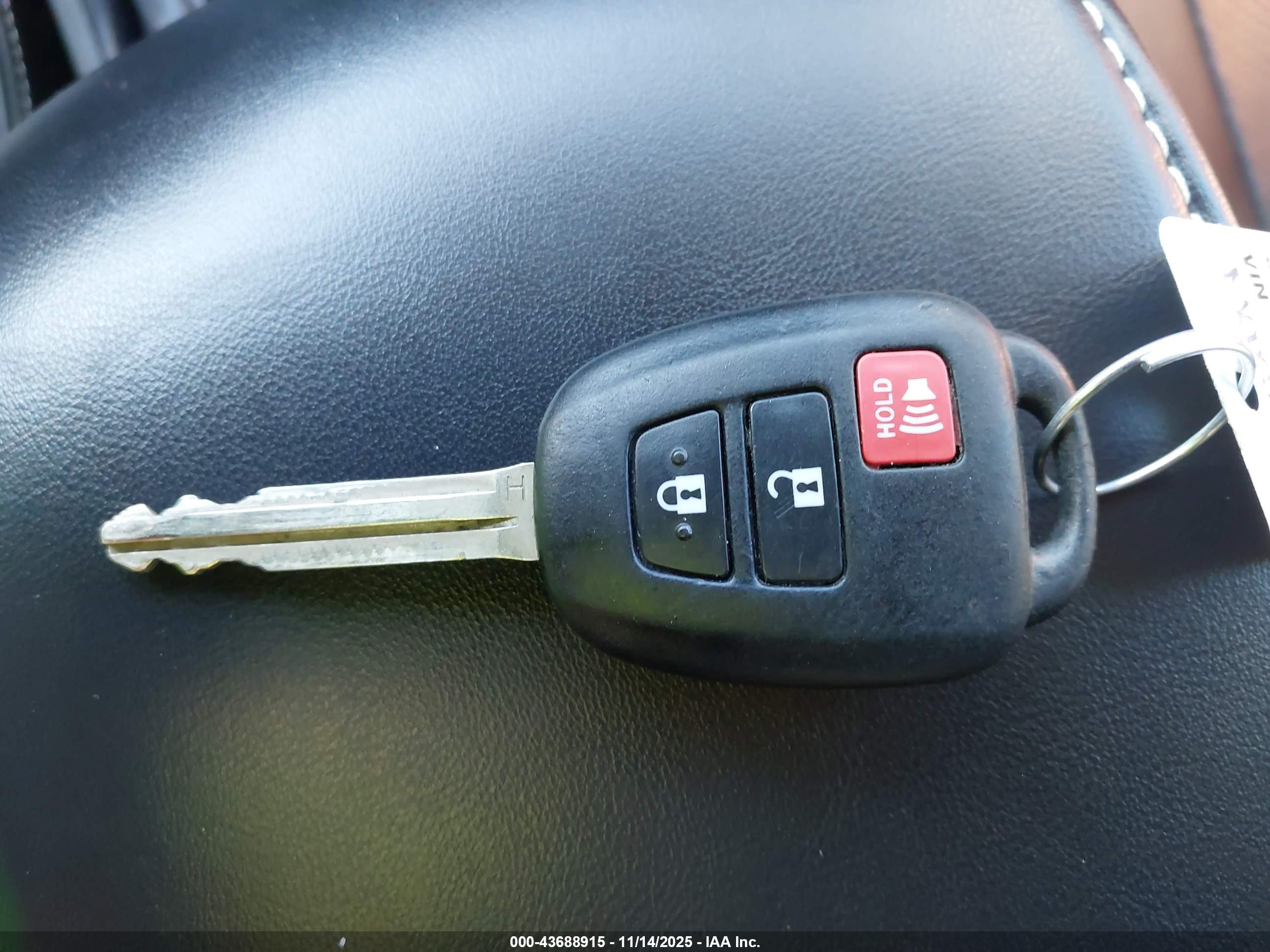 TOYOTA RAV4 image 11