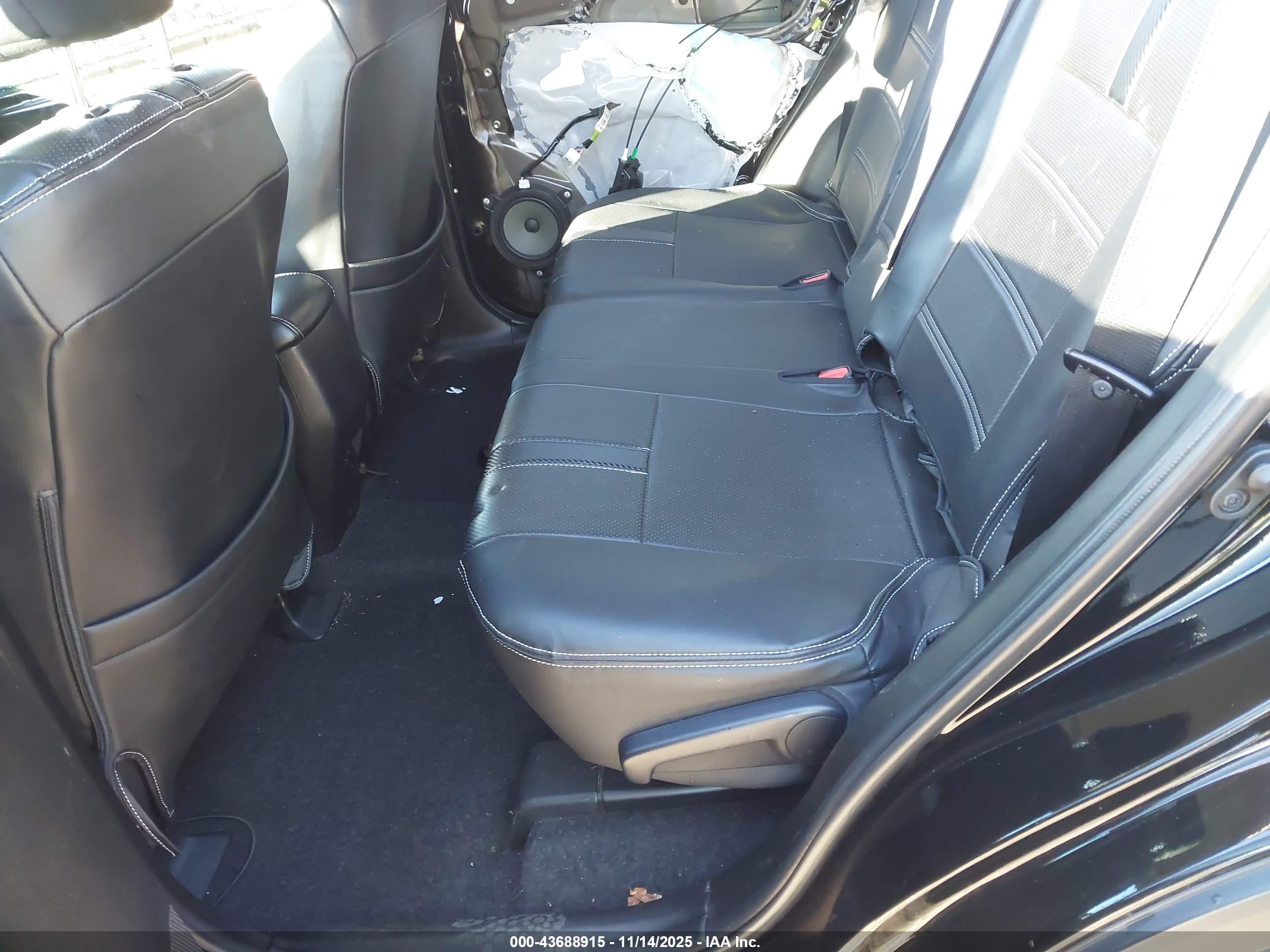TOYOTA RAV4 image 8