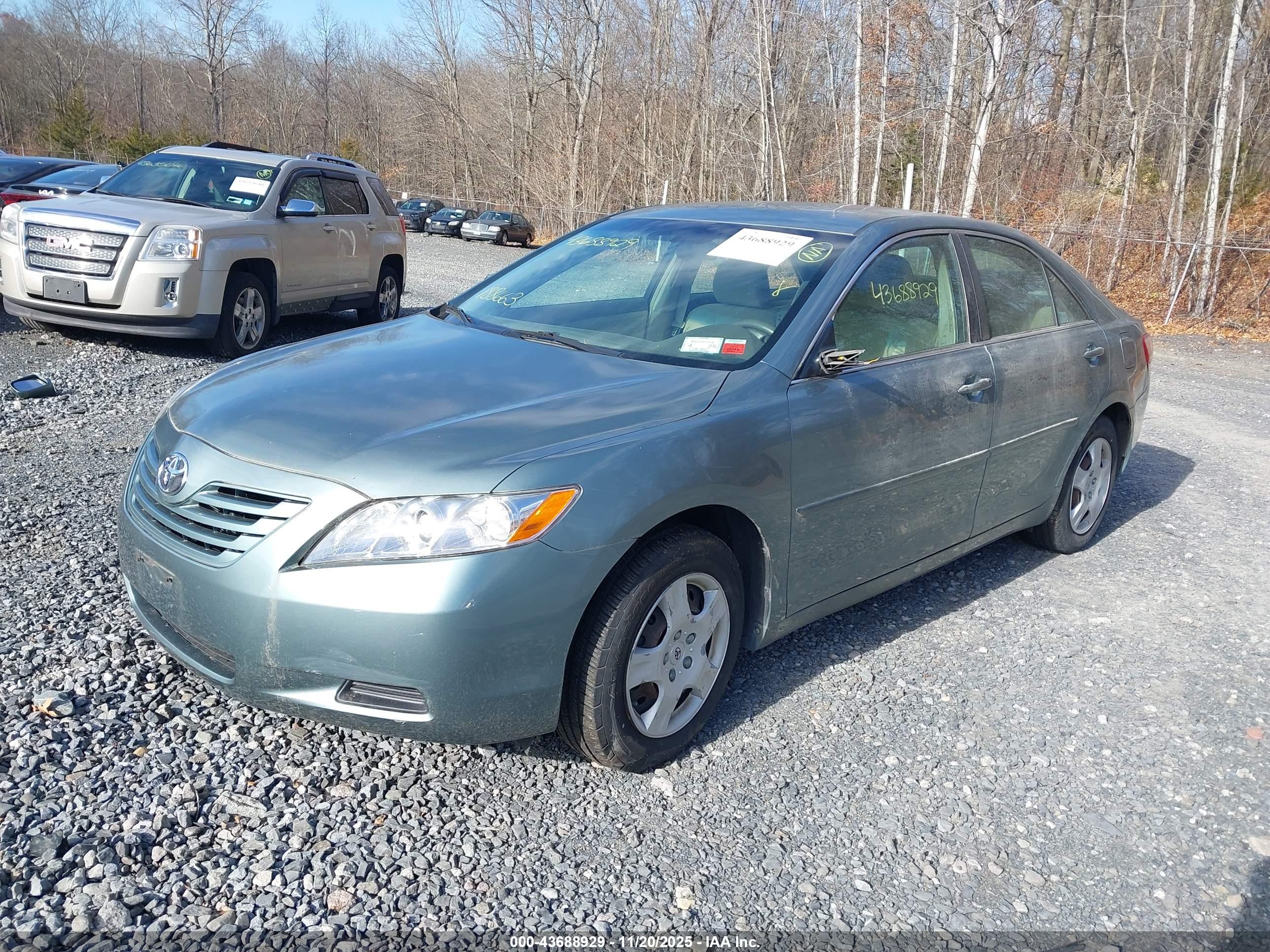 TOYOTA CAMRY image 2