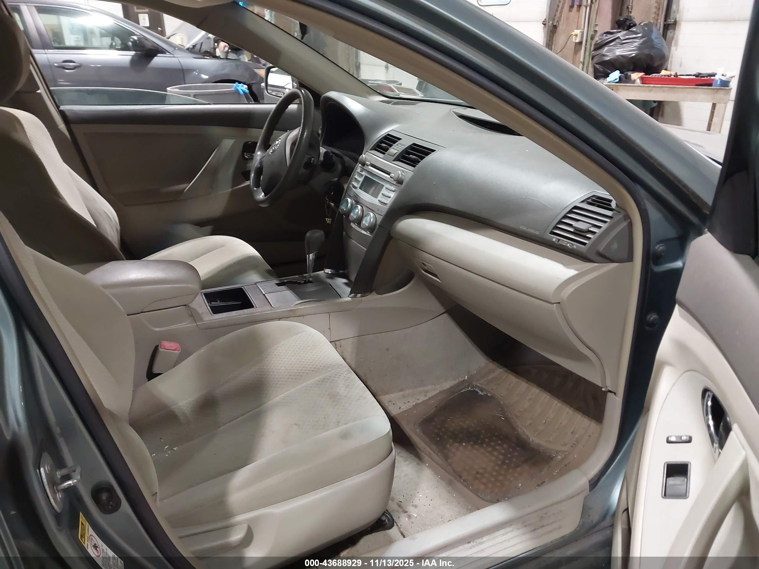 TOYOTA CAMRY image 5