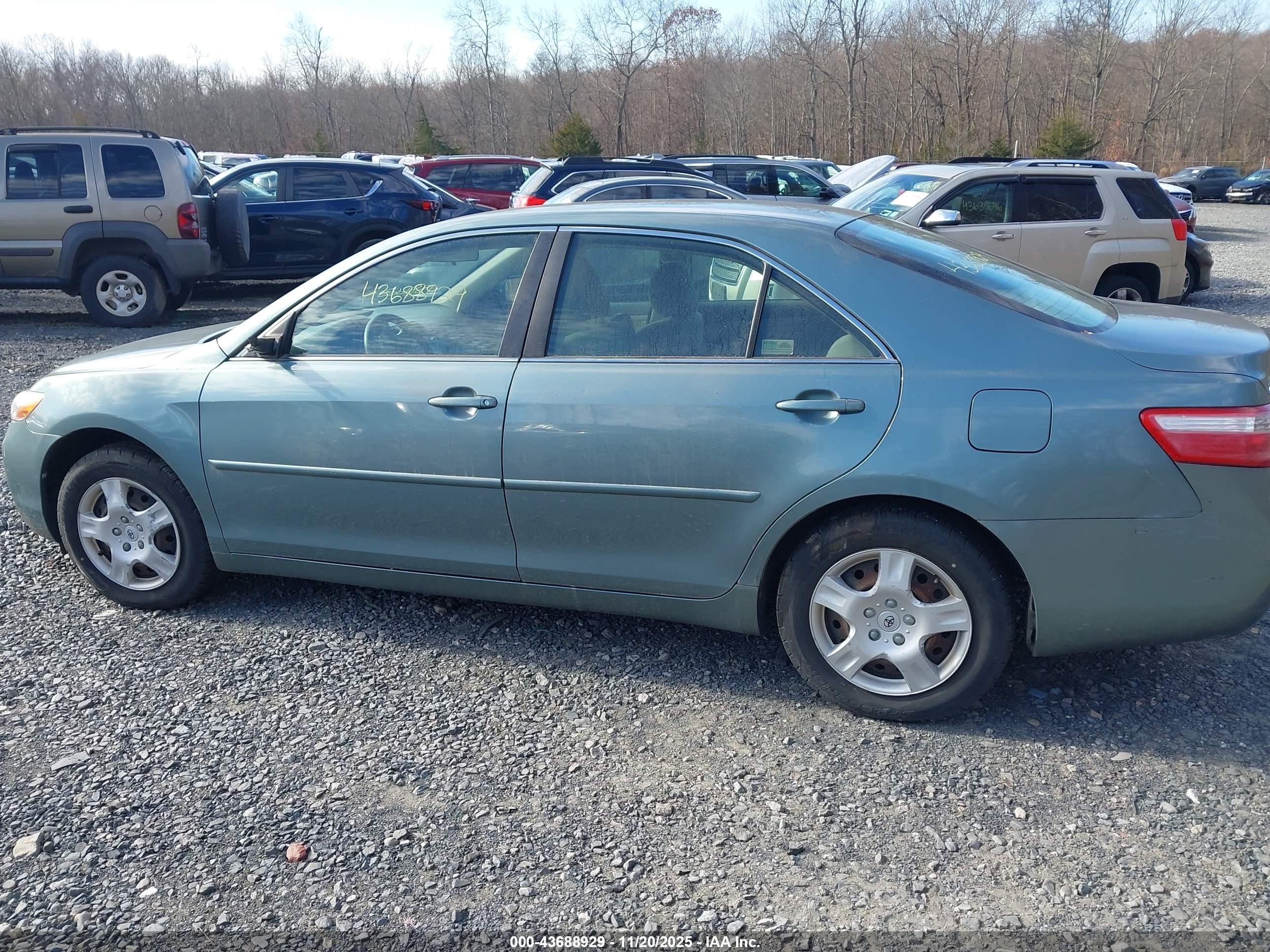 TOYOTA CAMRY image 6