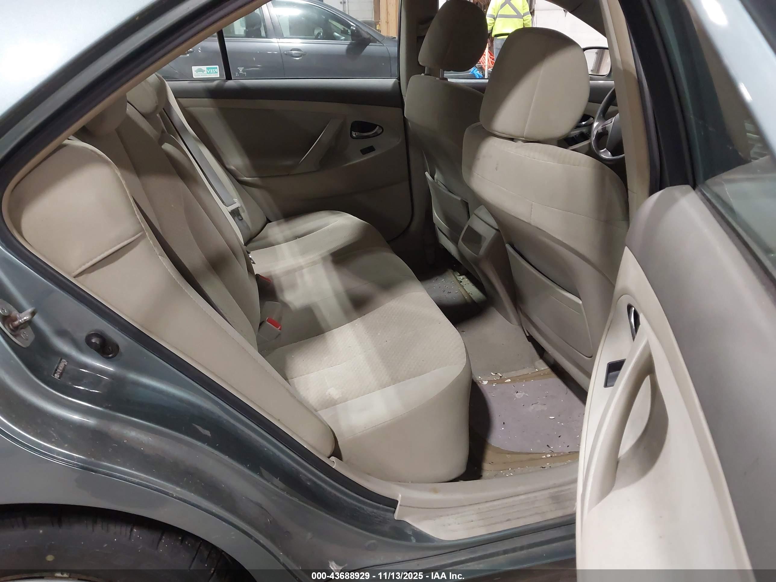 TOYOTA CAMRY image 8