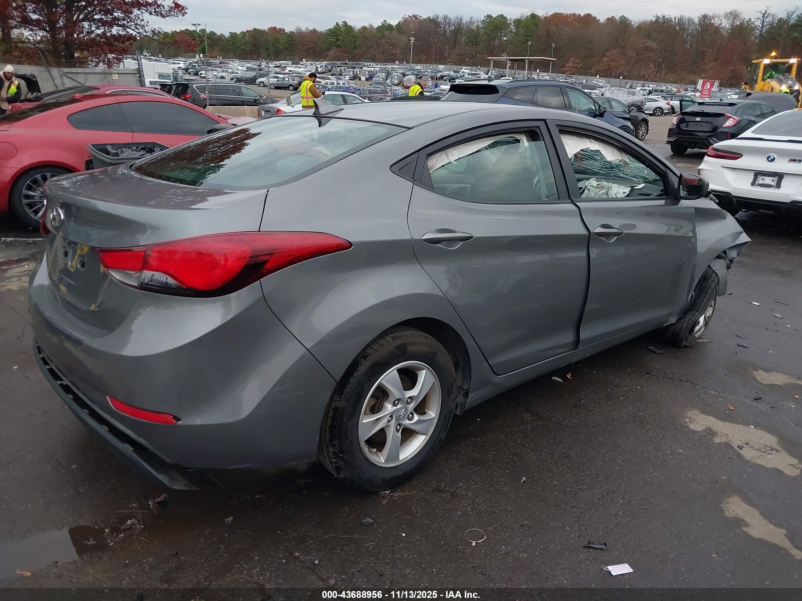 HYUNDAI ELANTRA image 4