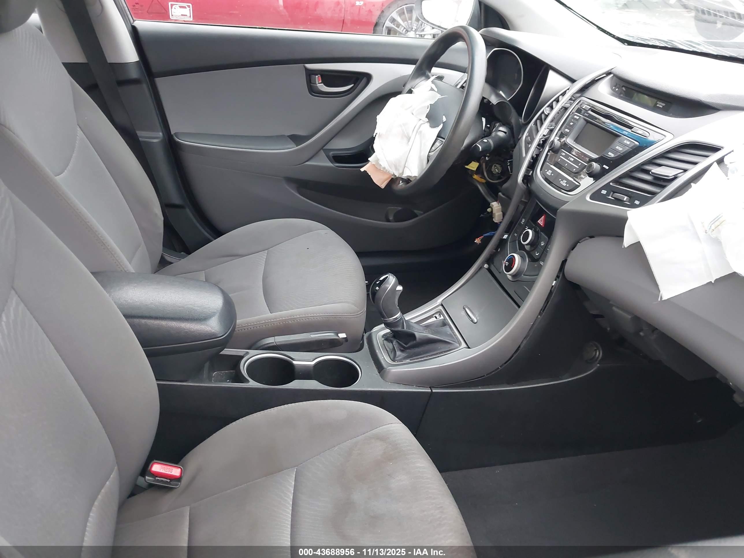 HYUNDAI ELANTRA image 5