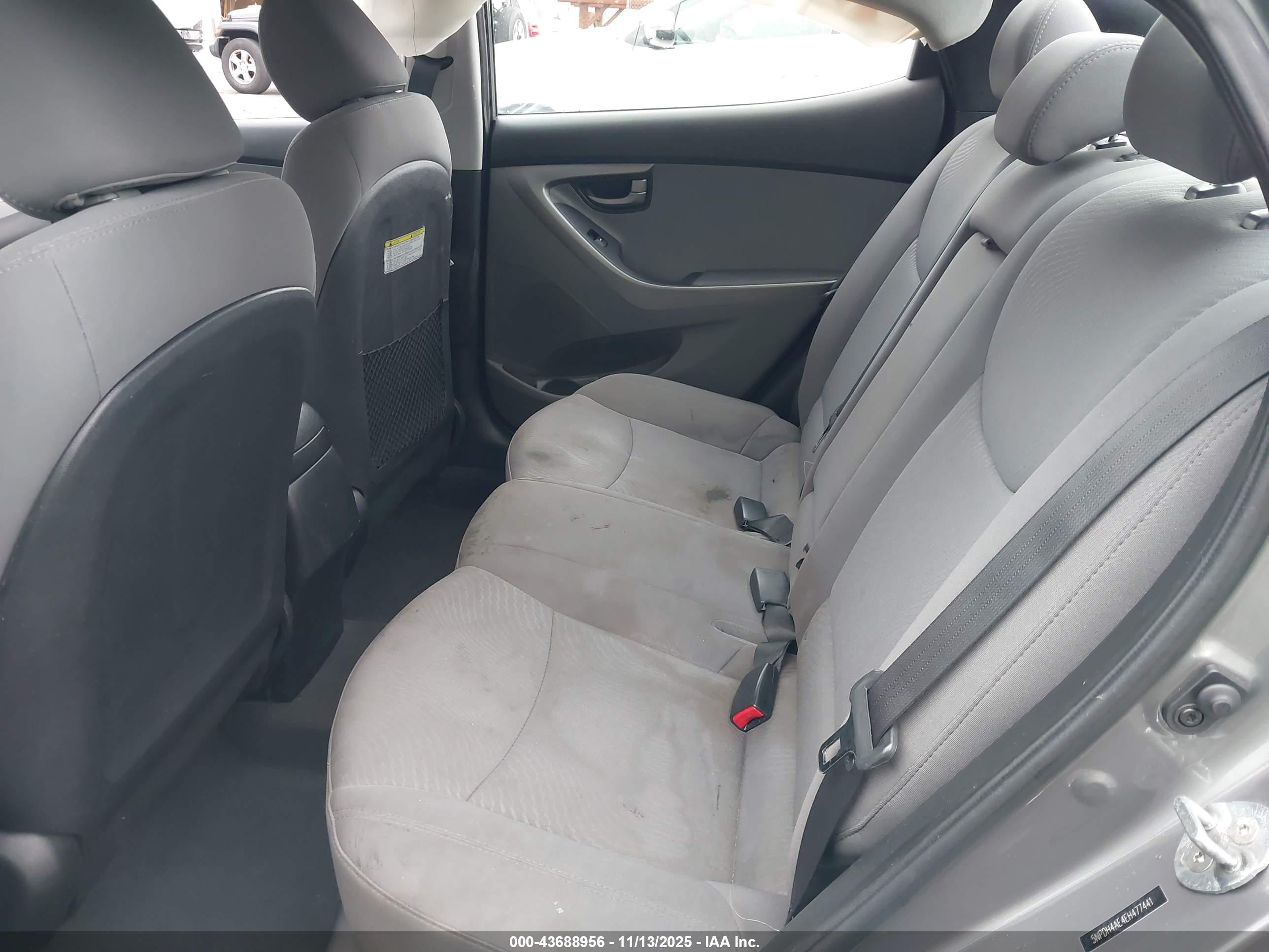 HYUNDAI ELANTRA image 8