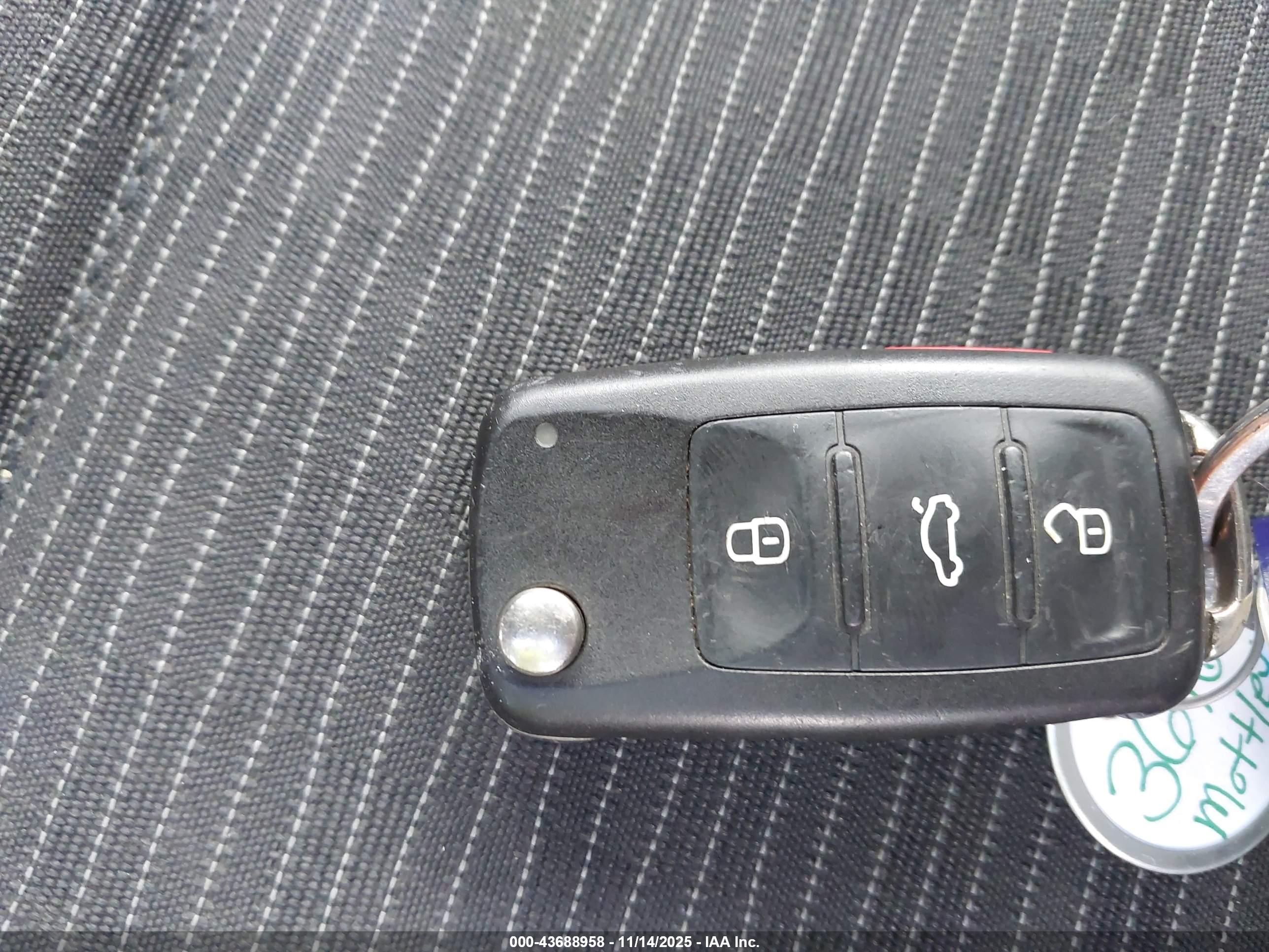 VOLKSWAGEN TIGUAN image 11