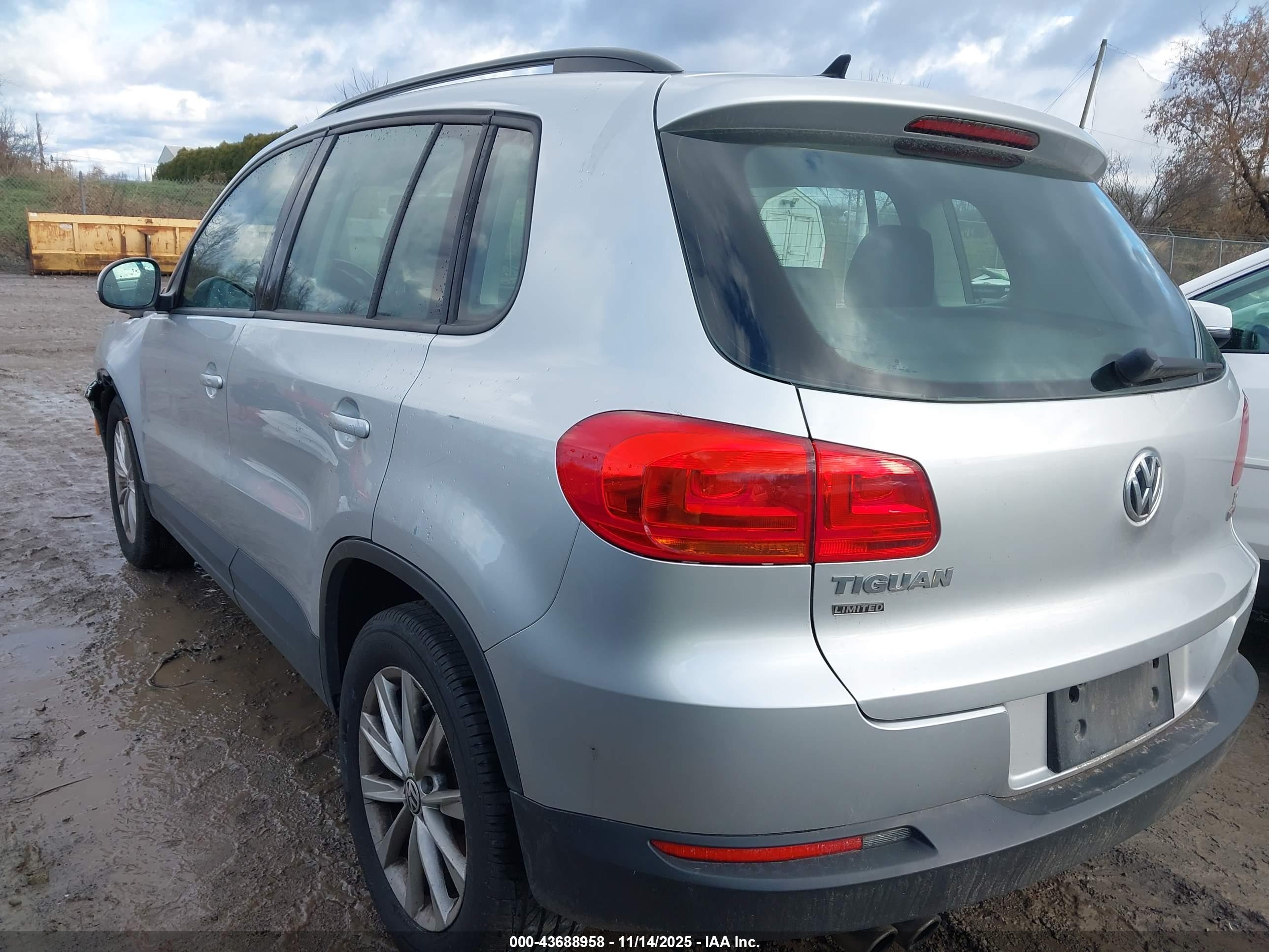 VOLKSWAGEN TIGUAN image 3