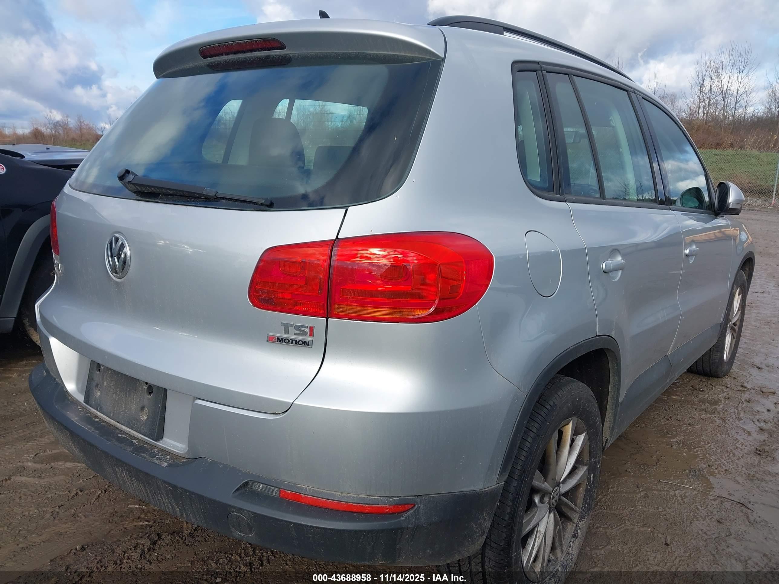 VOLKSWAGEN TIGUAN image 4