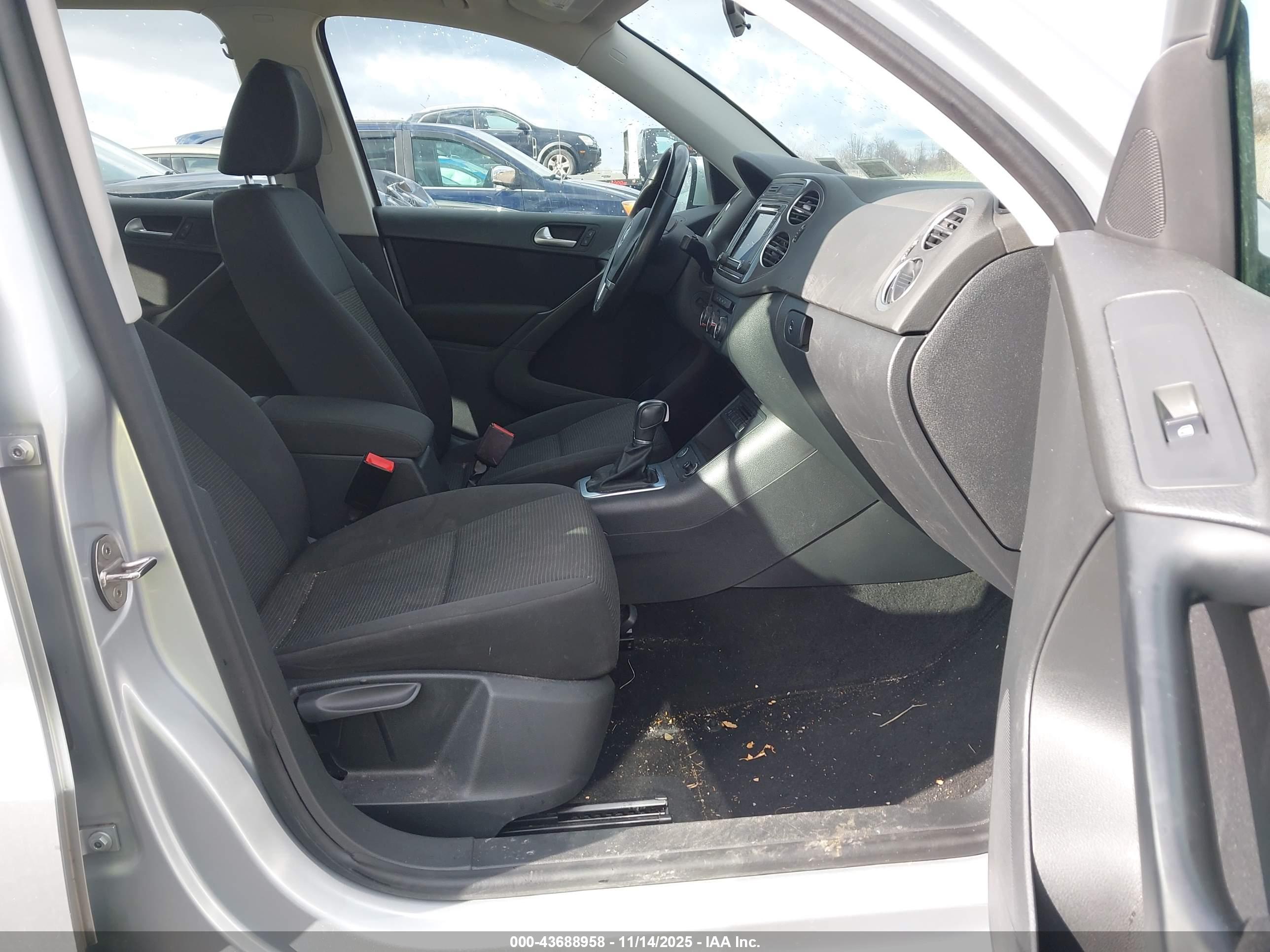VOLKSWAGEN TIGUAN image 5