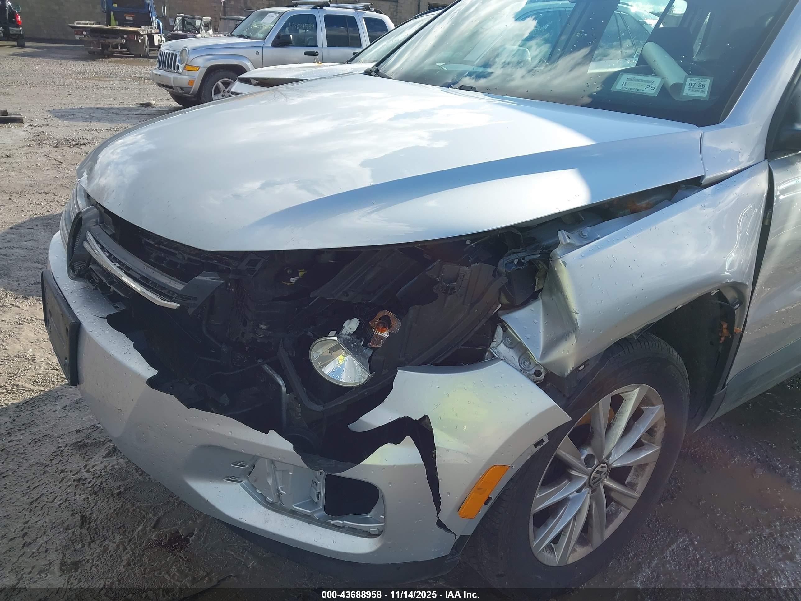 VOLKSWAGEN TIGUAN image 6