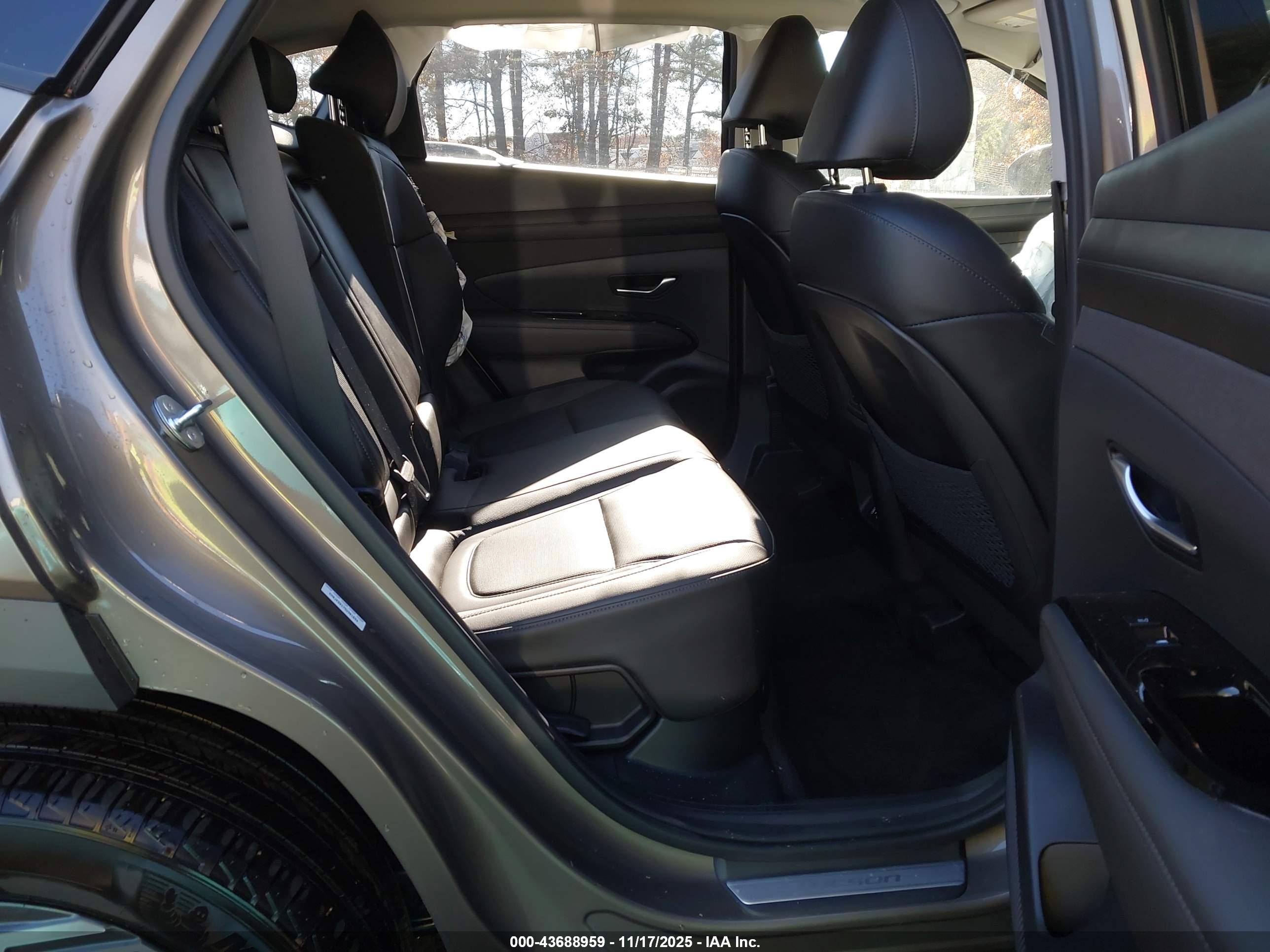 HYUNDAI TUCSON image 8