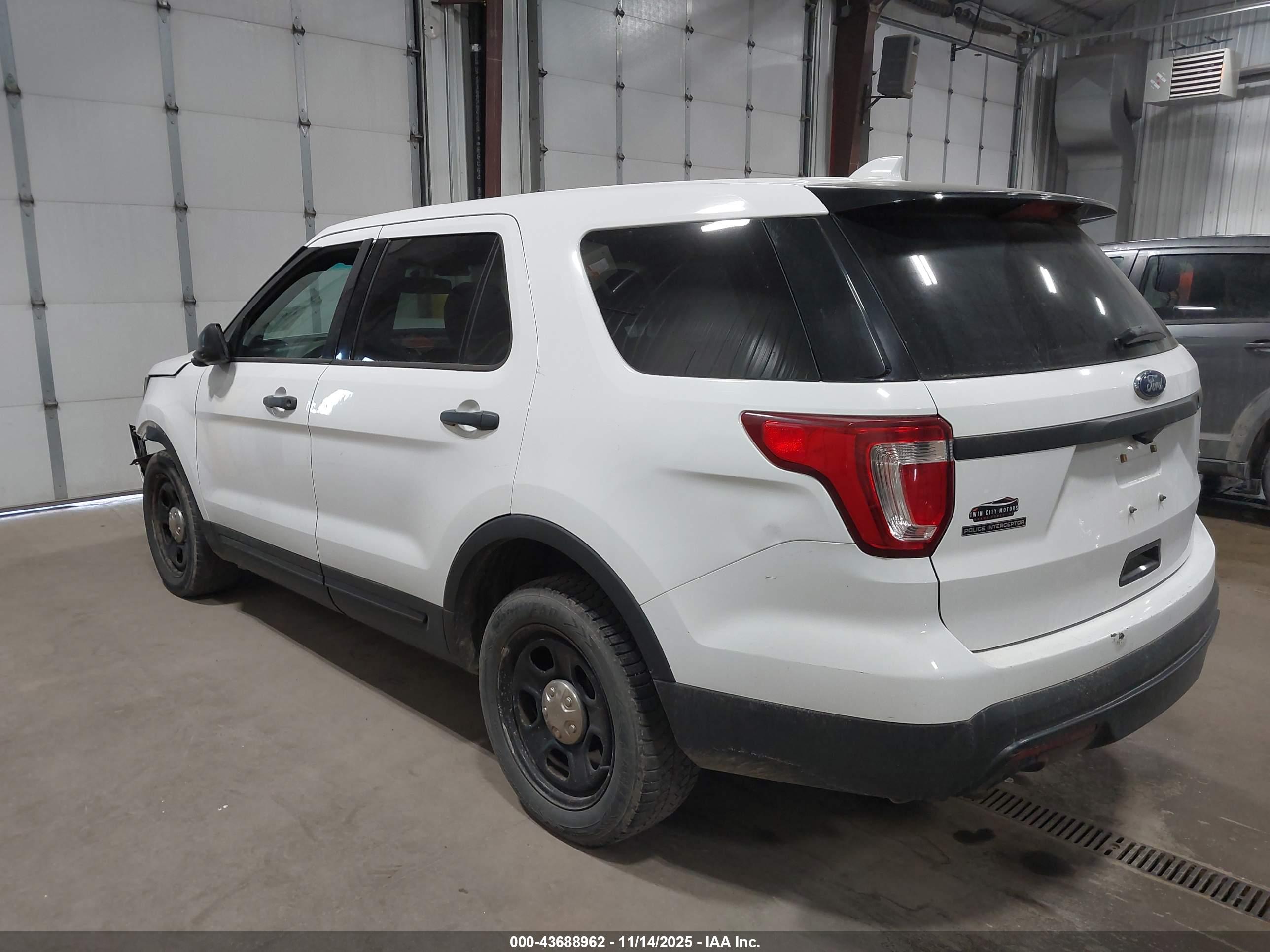 FORD UTILITY image 3