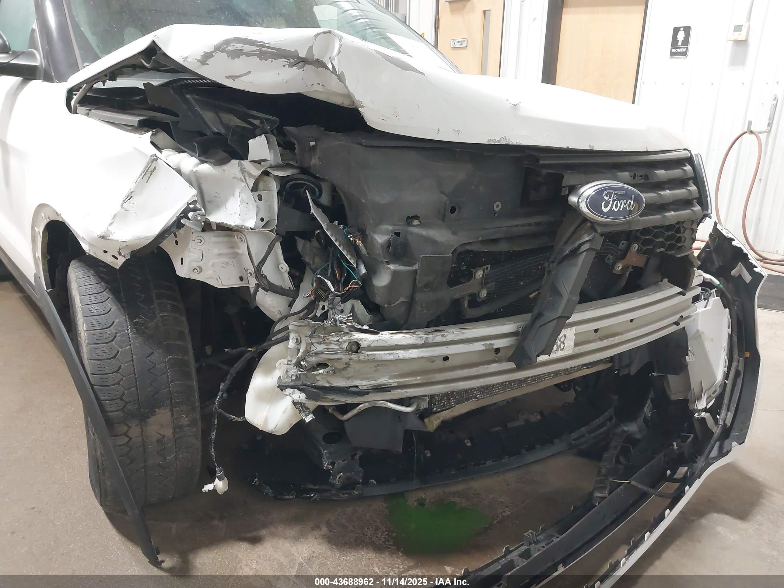 FORD UTILITY image 6