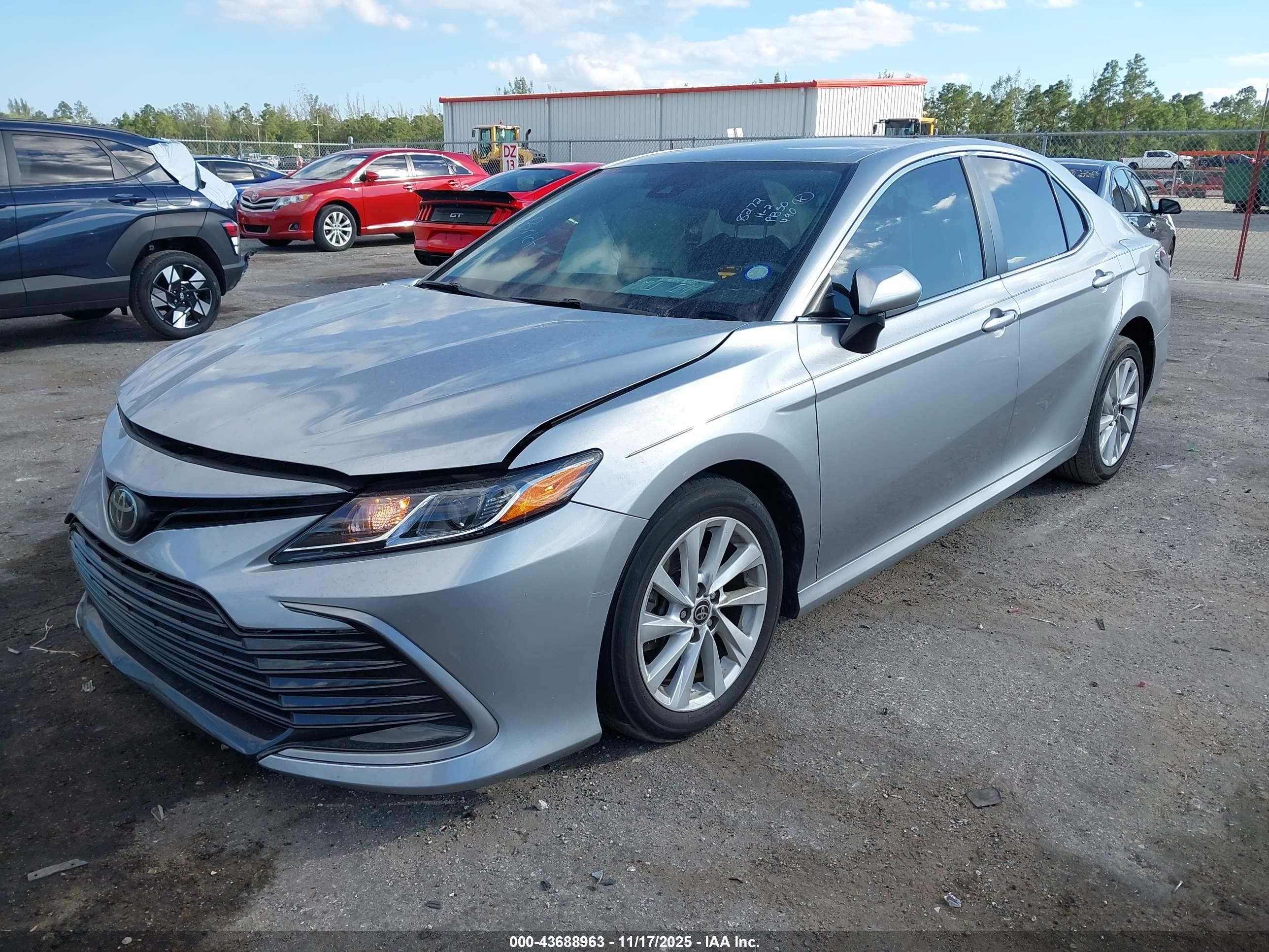 TOYOTA CAMRY image 2