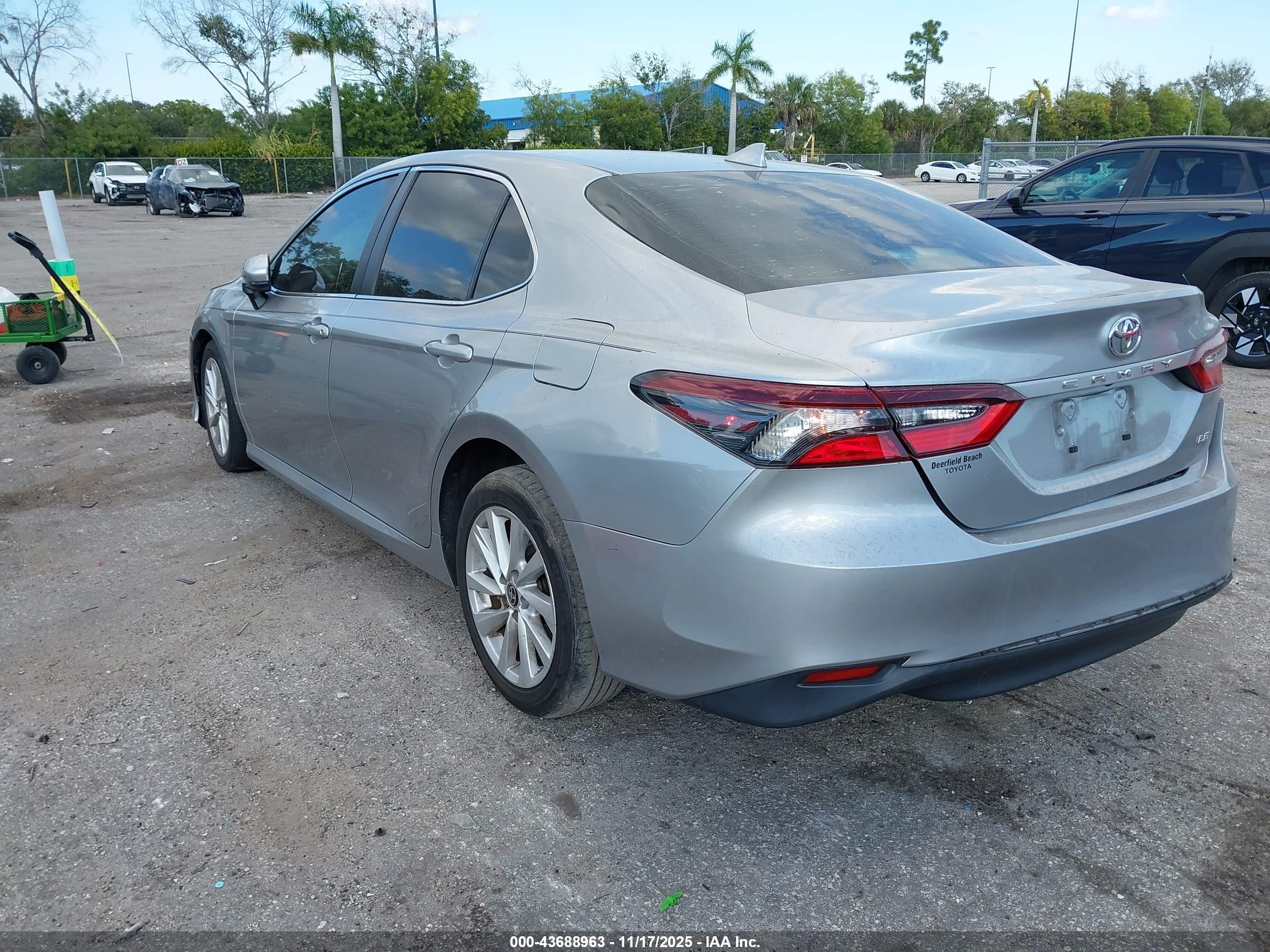 TOYOTA CAMRY image 3