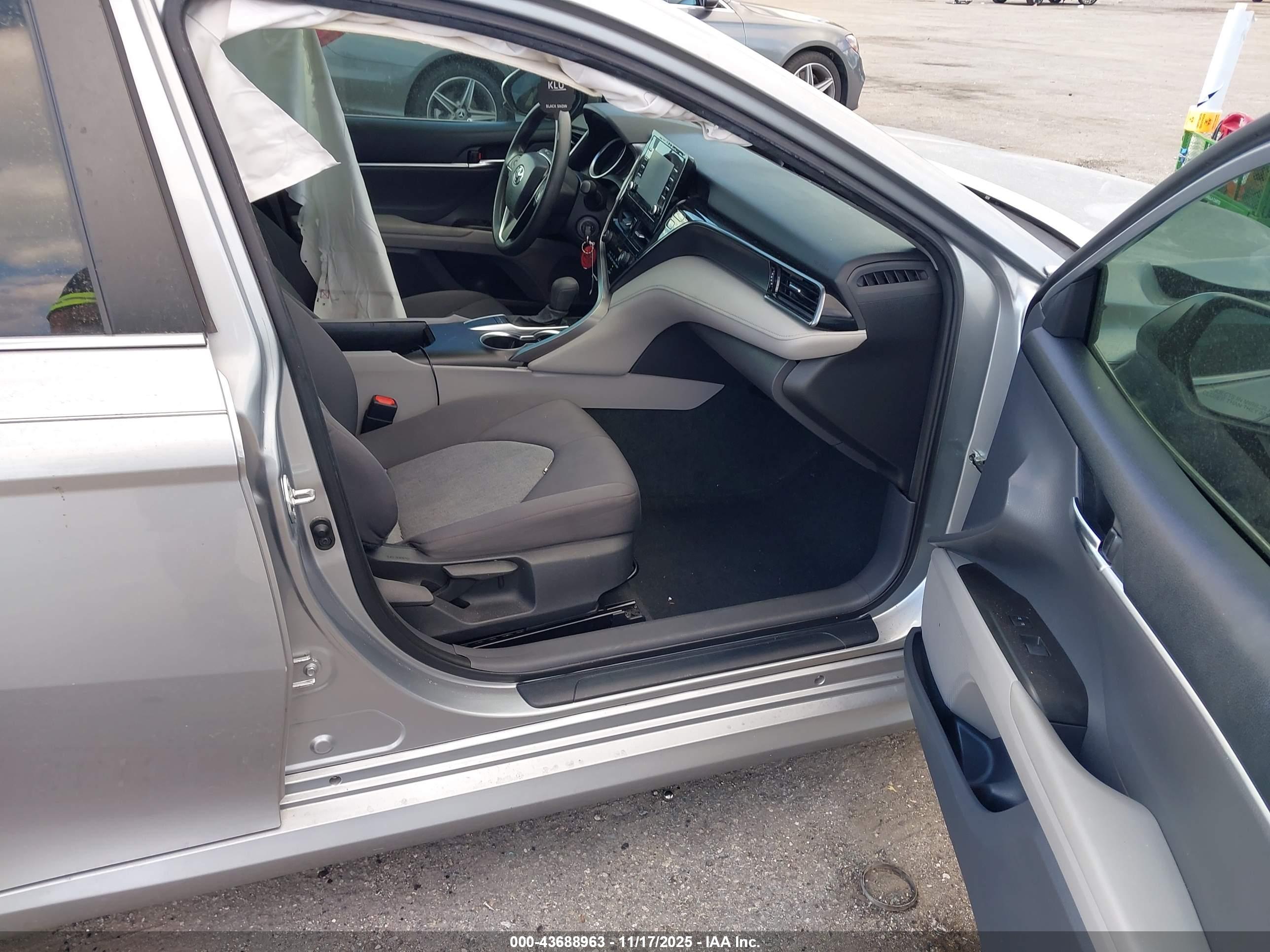 TOYOTA CAMRY image 5