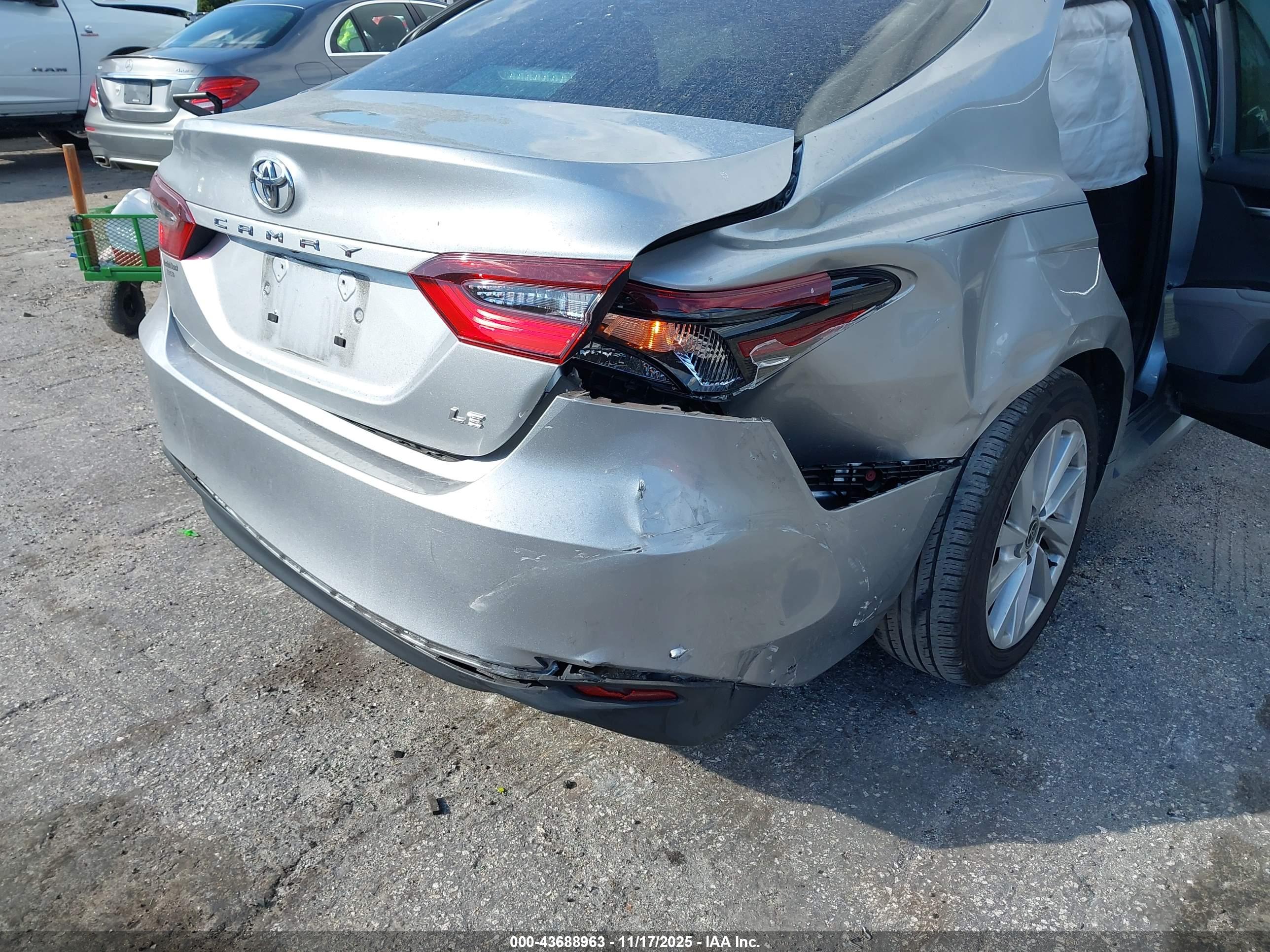 TOYOTA CAMRY image 6