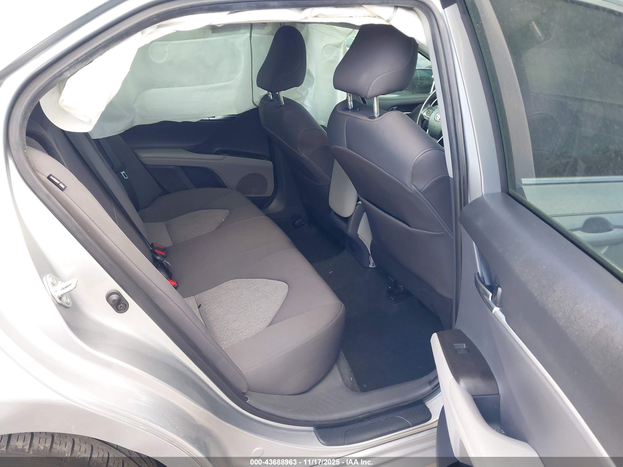 TOYOTA CAMRY image 8