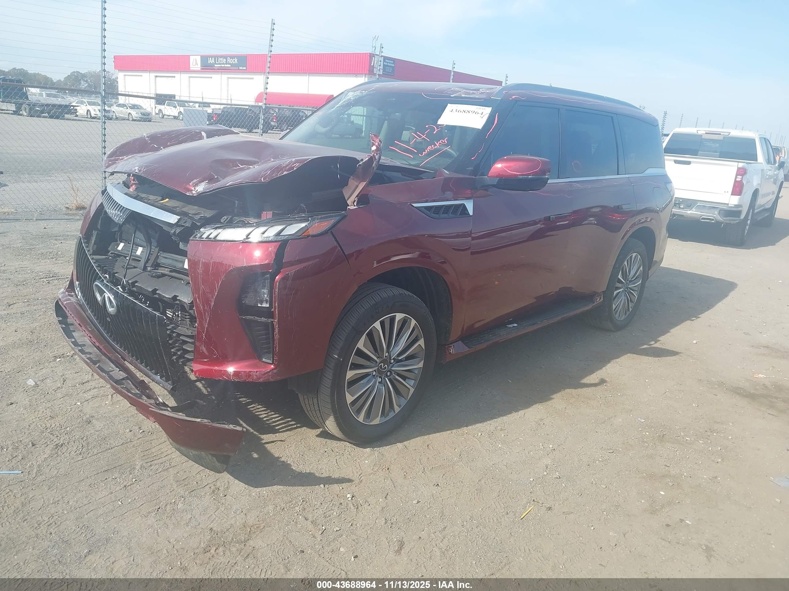 INFINITI QX80 image 2