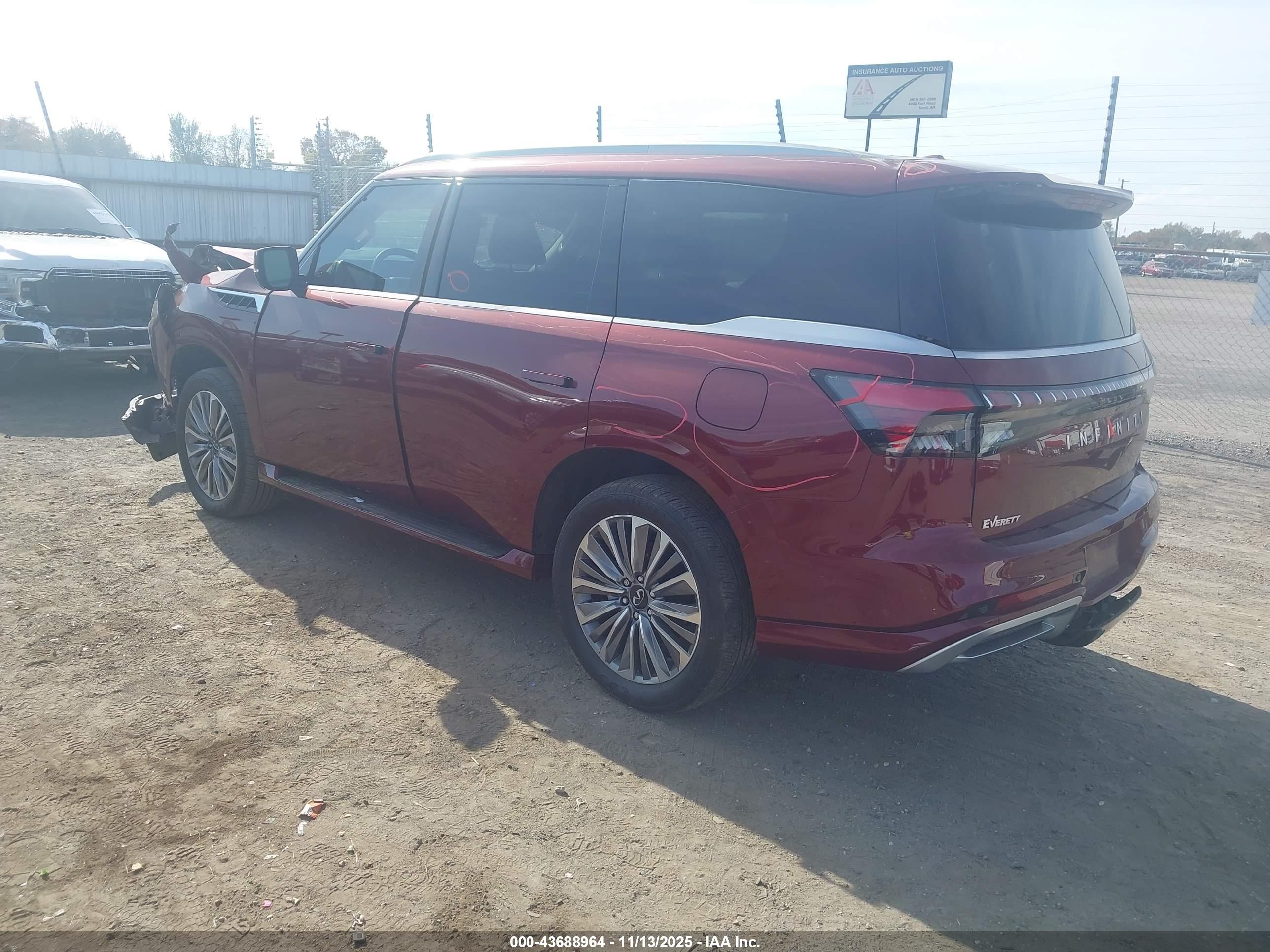 INFINITI QX80 image 3