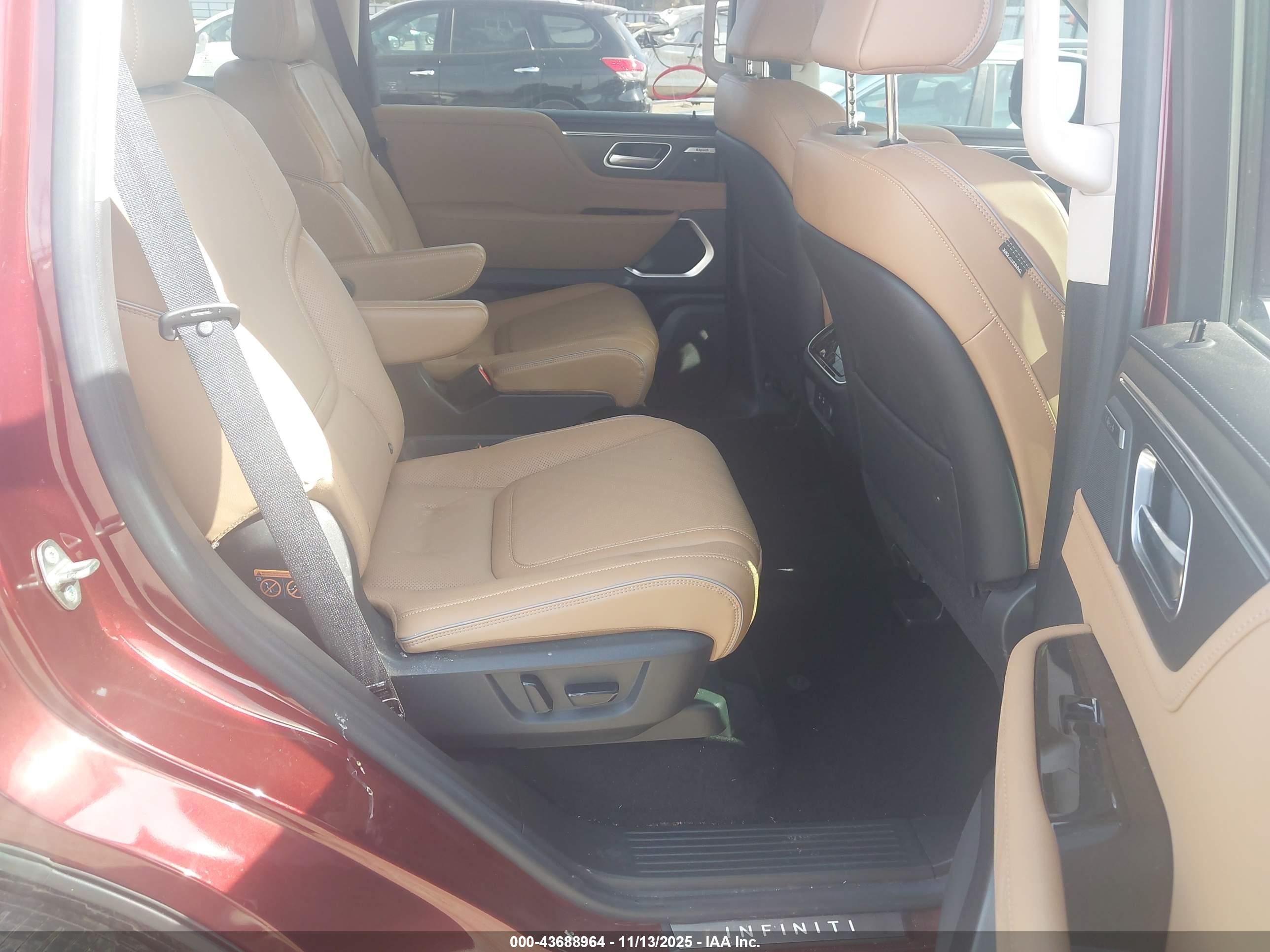 INFINITI QX80 image 8