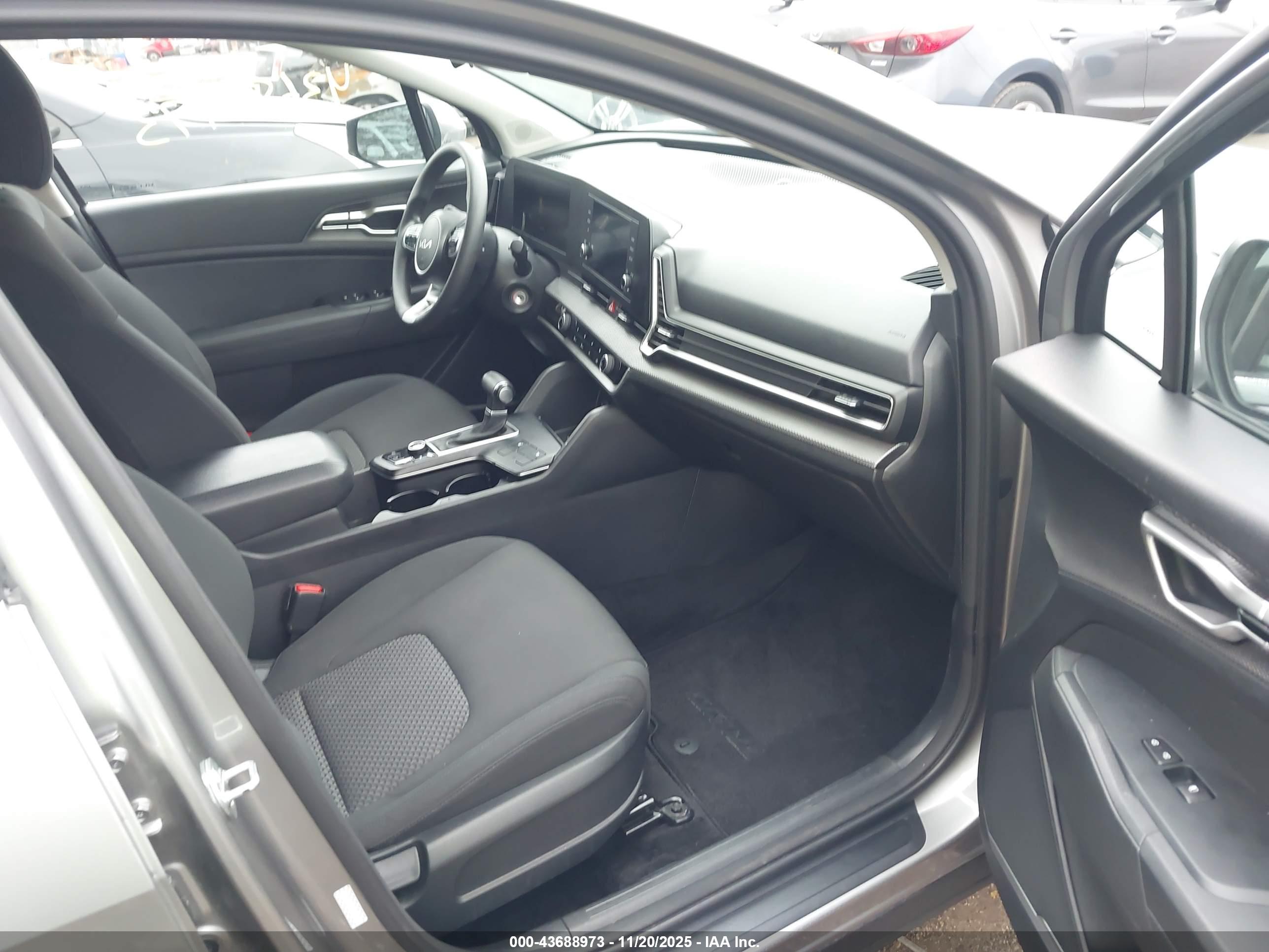 KIA SPORTAGE image 5