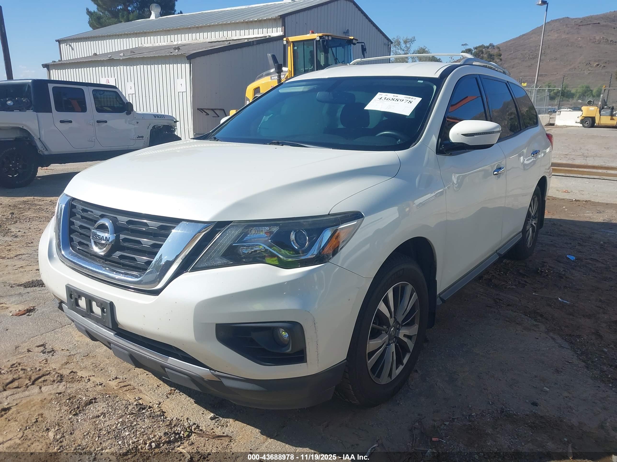 NISSAN PATHFINDER image 2