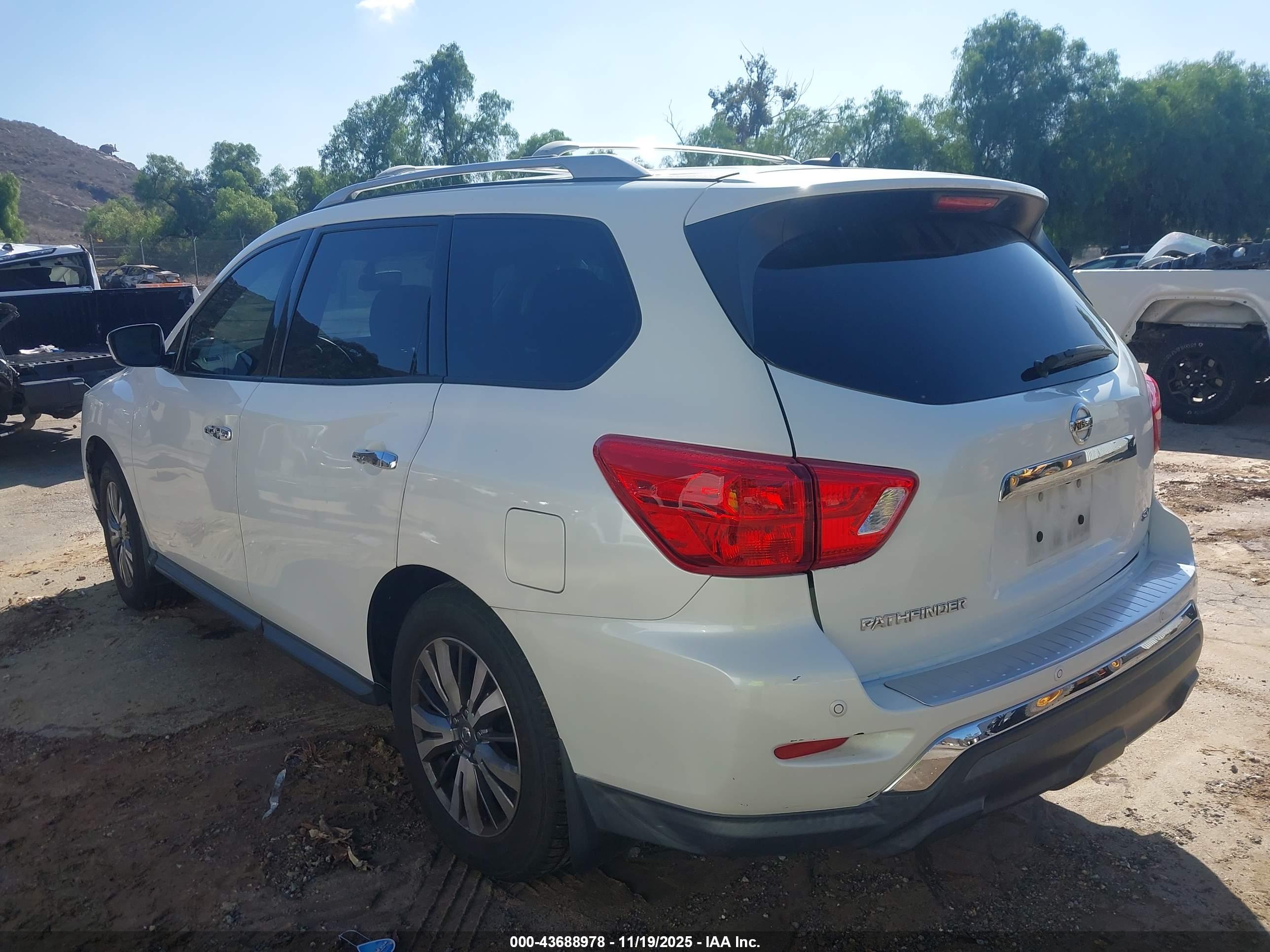 NISSAN PATHFINDER image 3