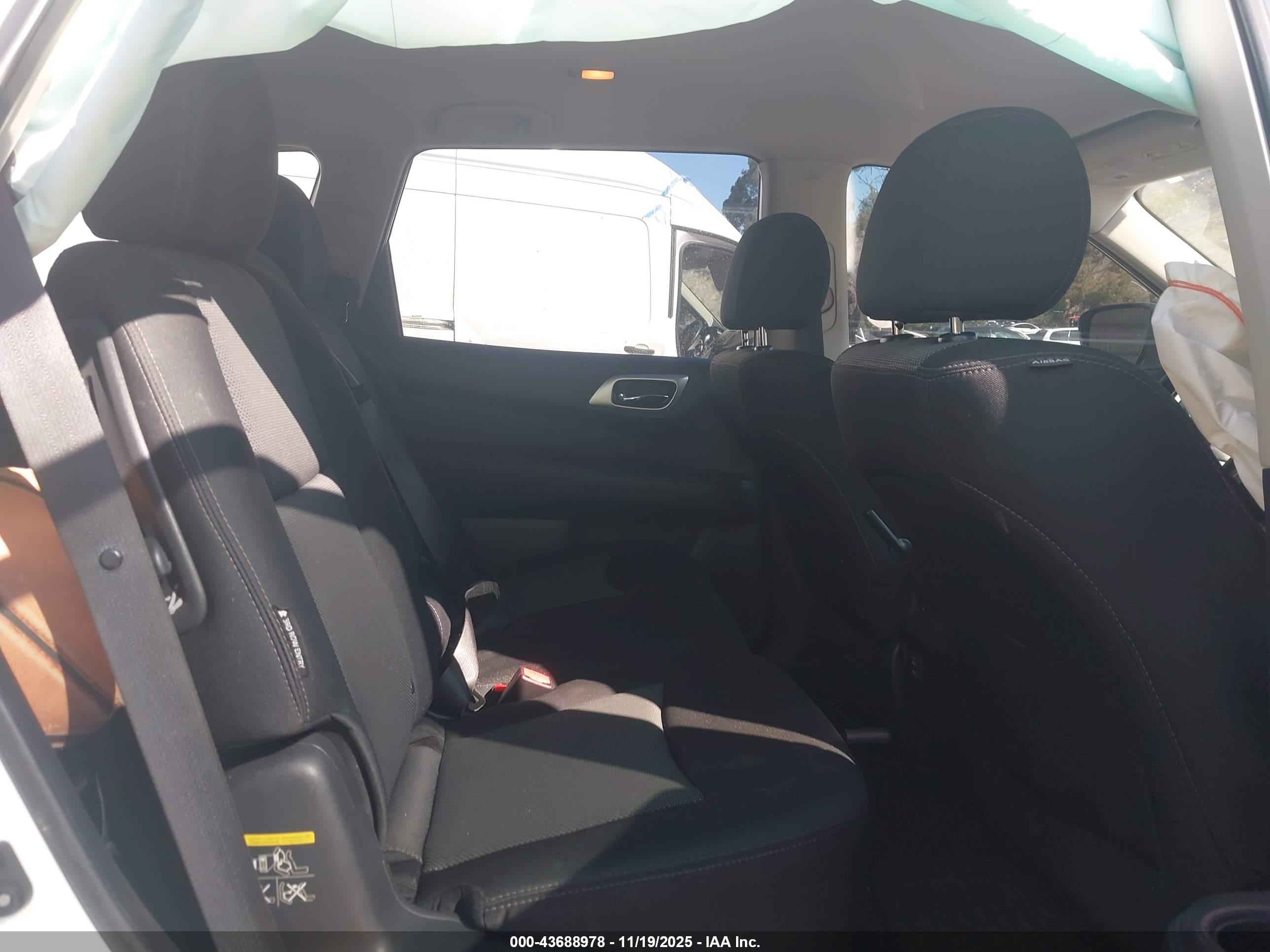 NISSAN PATHFINDER image 8