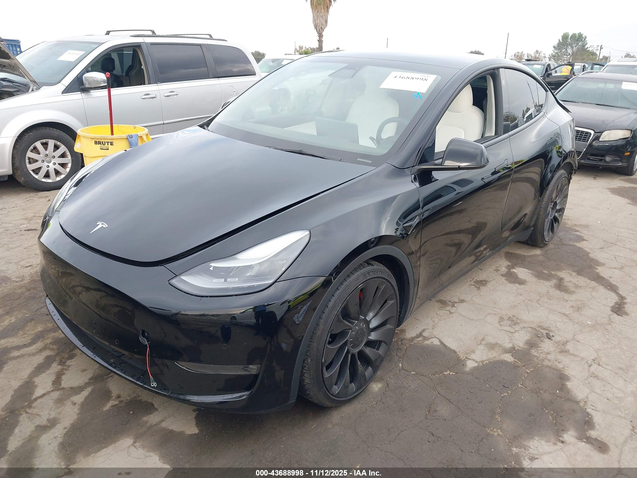 TESLA MODEL image 2