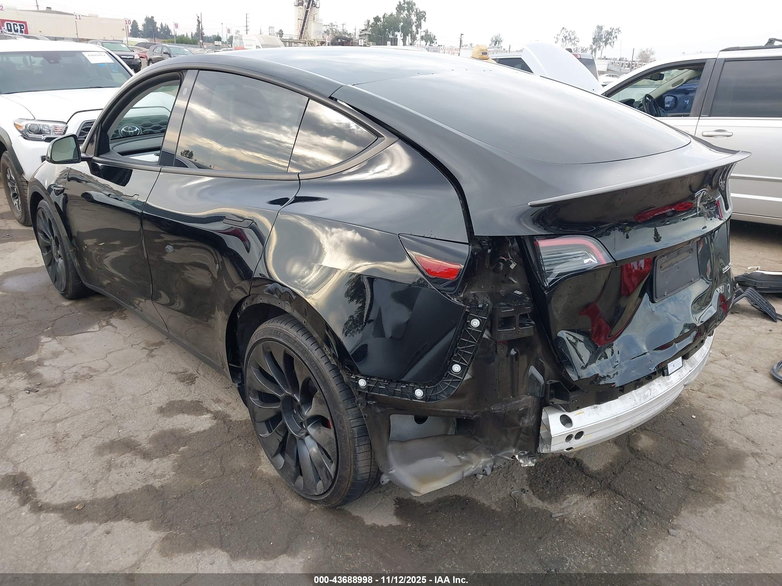 TESLA MODEL image 3