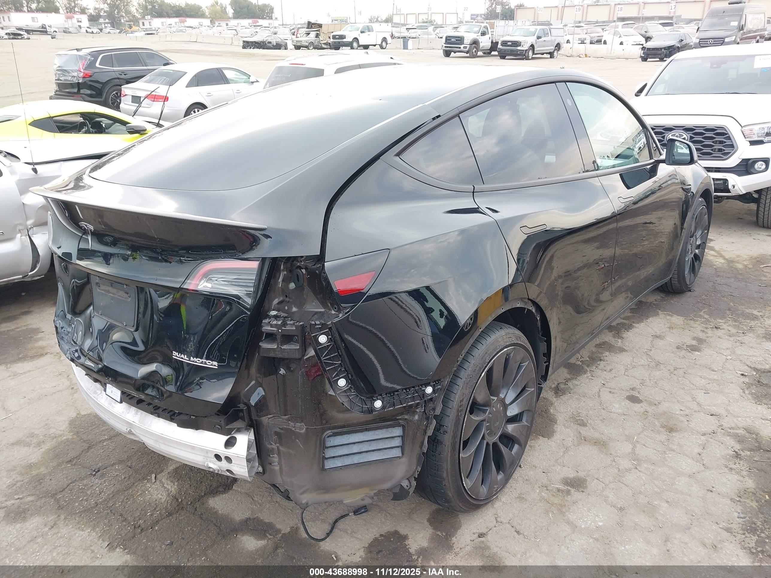 TESLA MODEL image 4