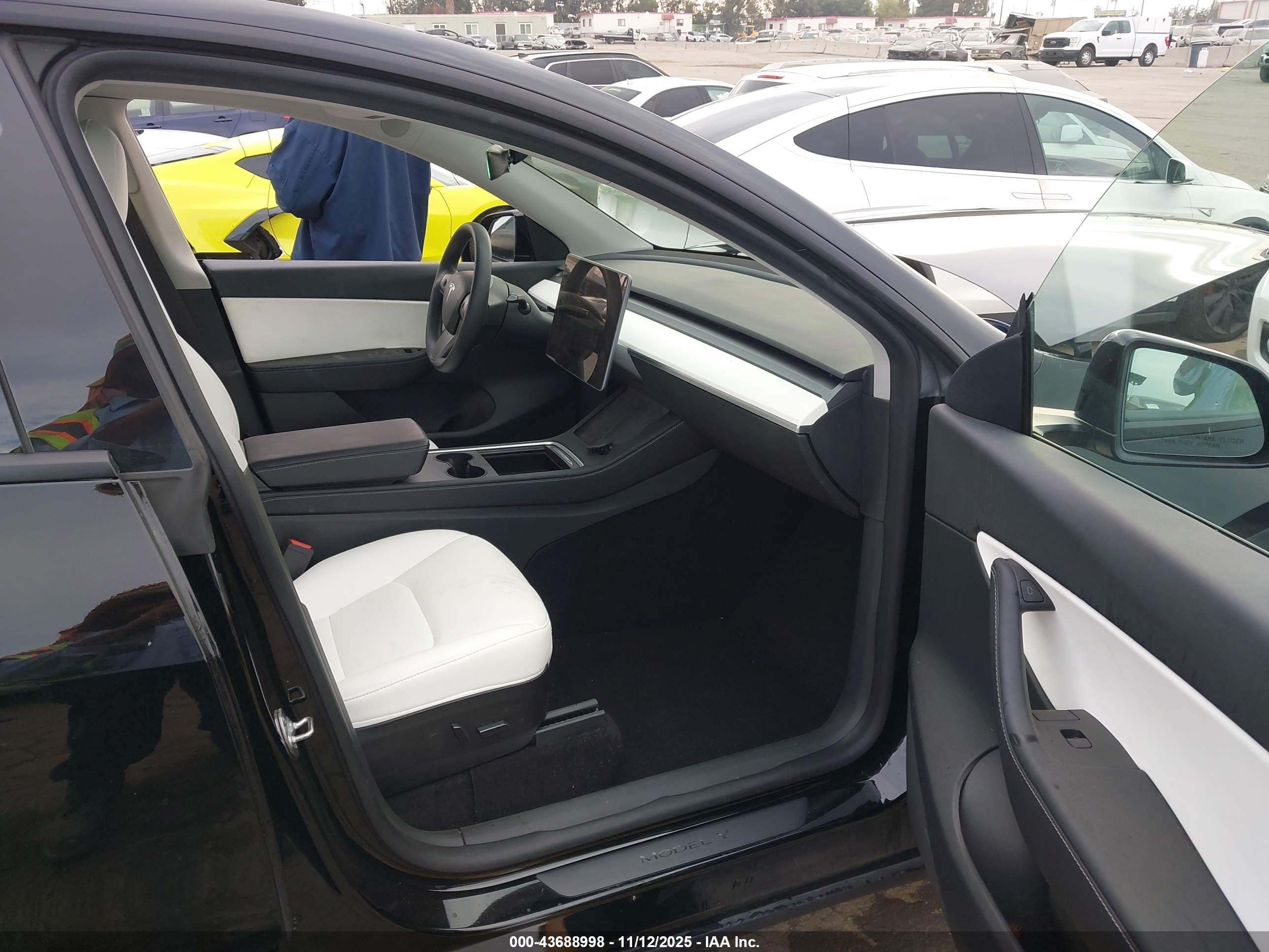 TESLA MODEL image 5