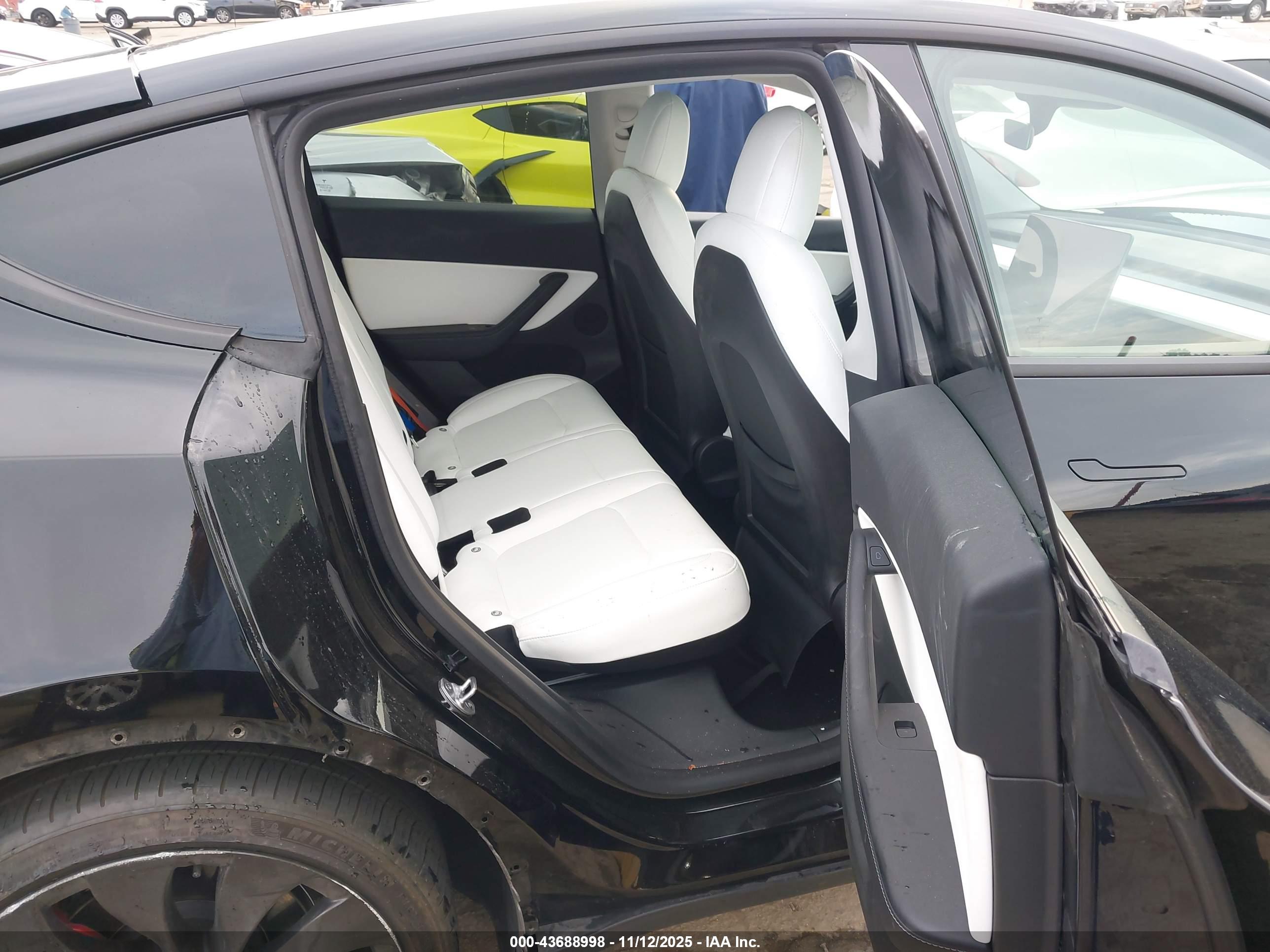 TESLA MODEL image 8