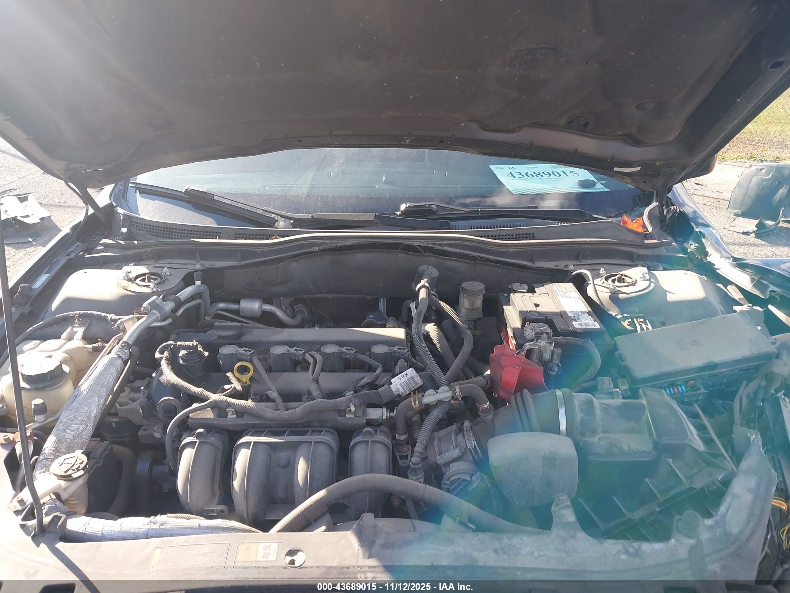 FORD FUSION image 10