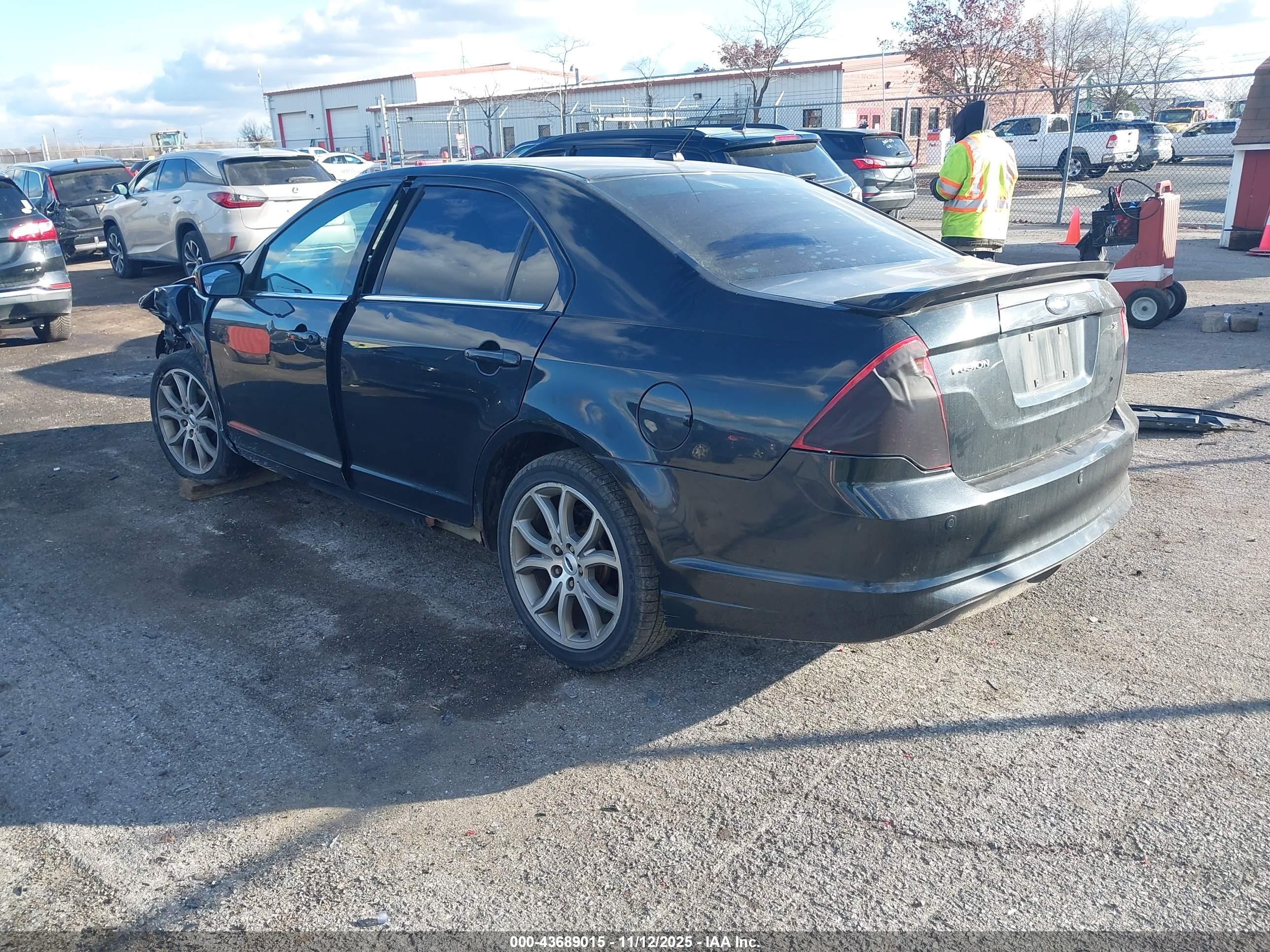 FORD FUSION image 3